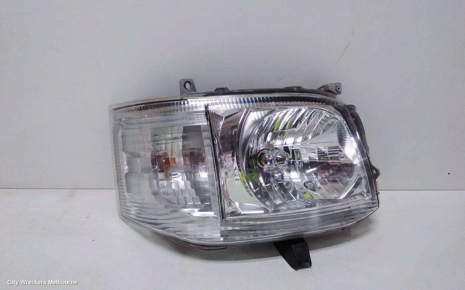 TOYOTA HIACE RIGHT HEADLAMP, TRH/KDH, SLWB, 08/2010 - 12/2013
