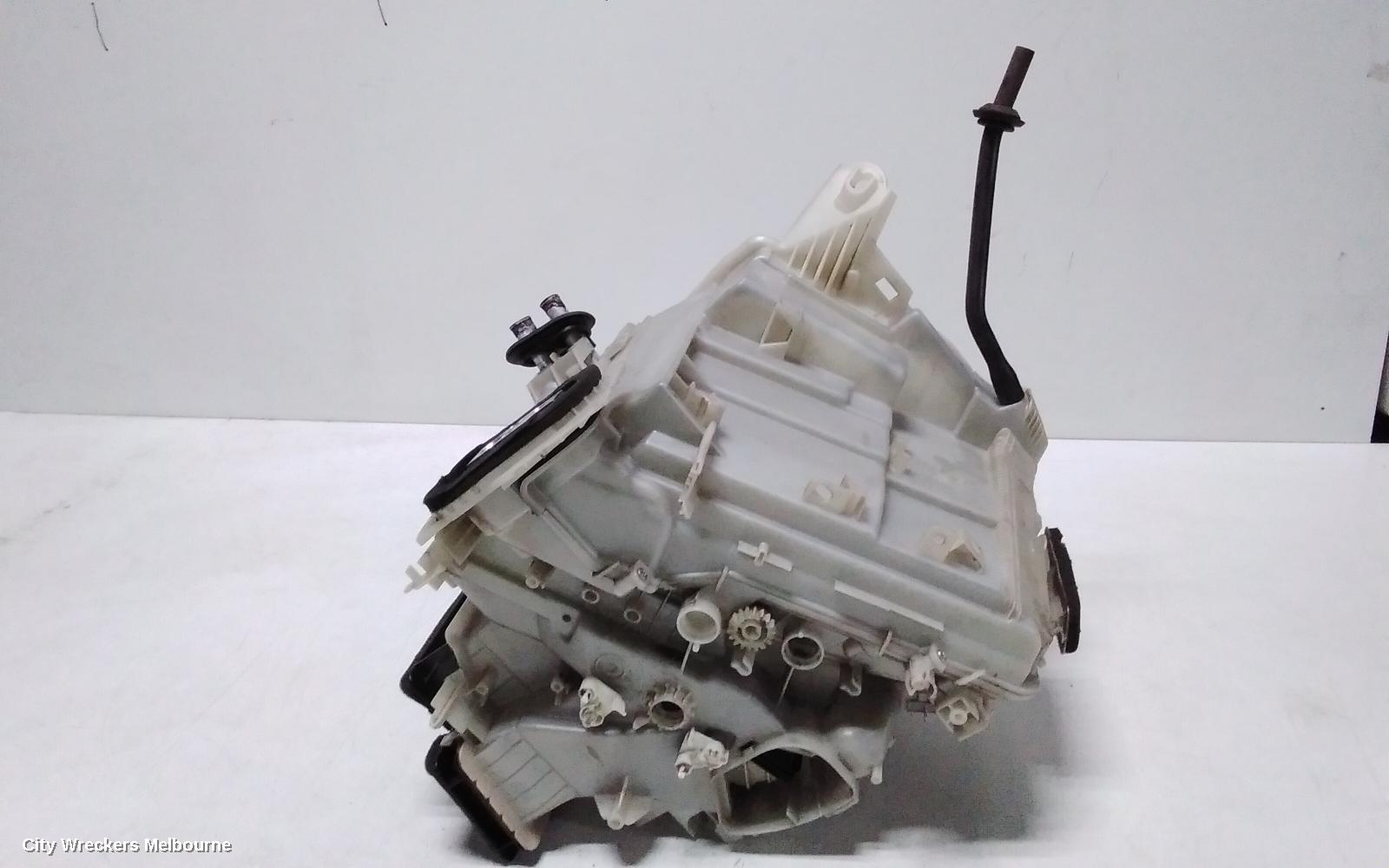 TOYOTA HIACE HEATER CORE/BOX, TRH/KDH, 03/2005 - 04/2019