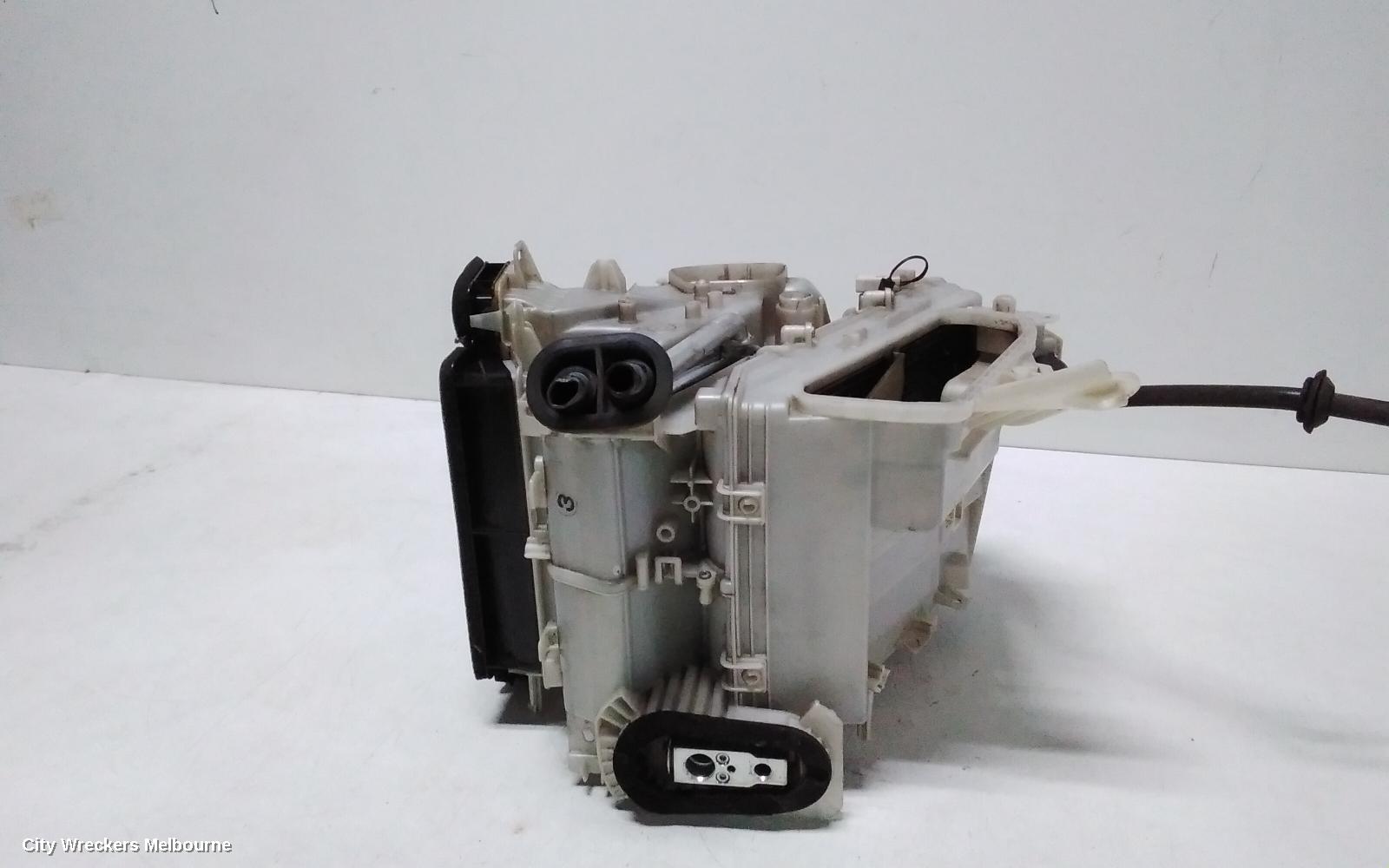 TOYOTA HIACE HEATER CORE/BOX, TRH/KDH, 03/2005 - 04/2019