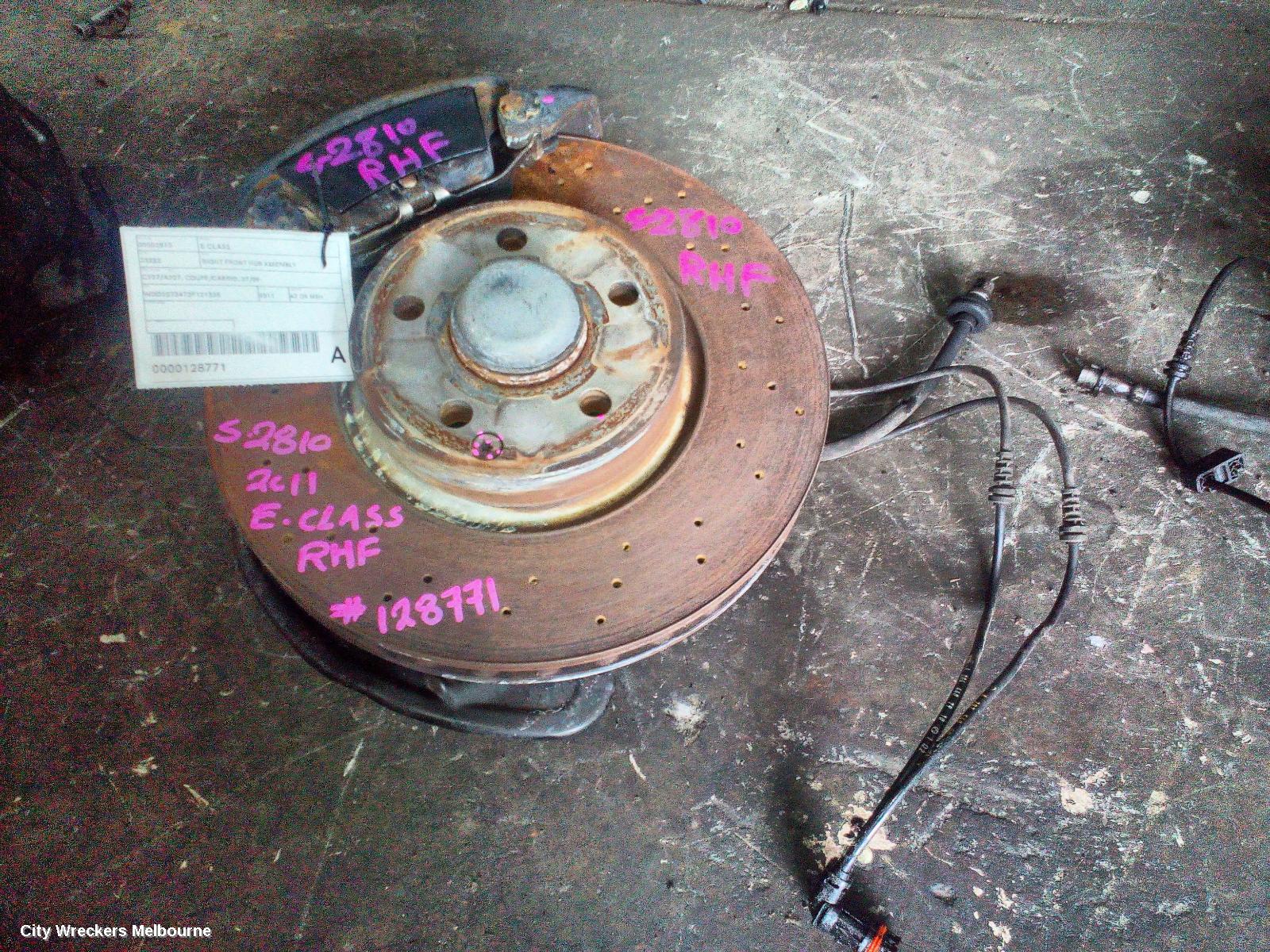 MERCEDES E CLASS RIGHT FRONT HUB ASSEMBLY, C207/A207, COUPE/CABRIO, 07/2009 ONWARDS