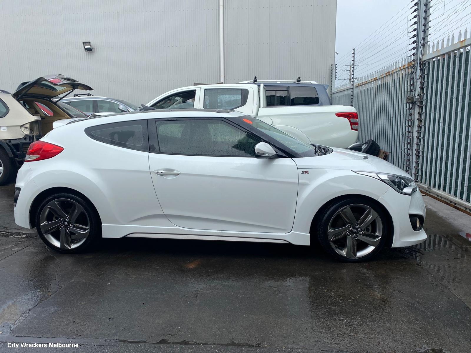 HYUNDAI VELOSTER DOOR HANDLE, INNER, RH FRONT, SILVER, FS, 02/2012 - 02/2018