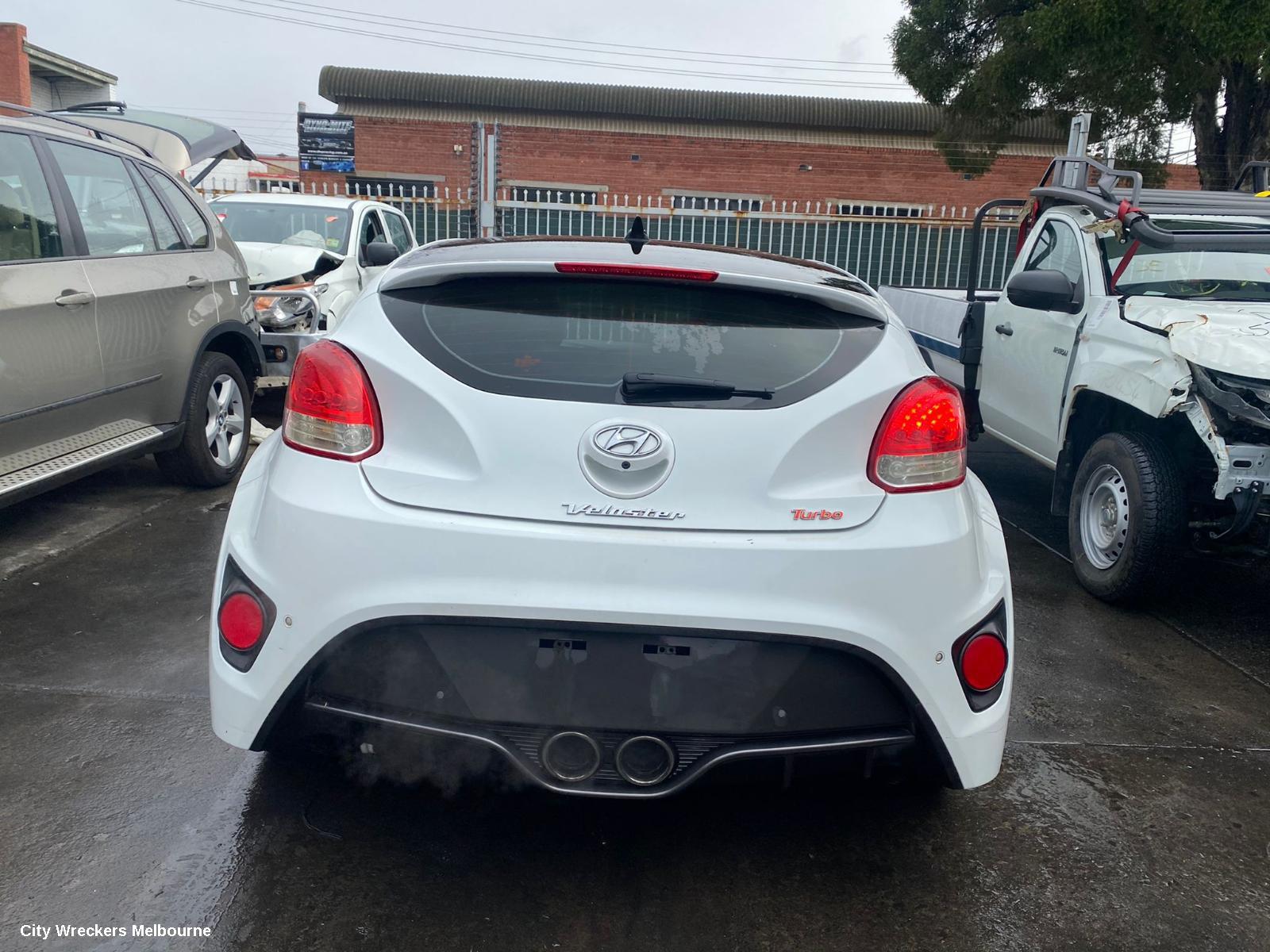 HYUNDAI VELOSTER DOOR HANDLE, INNER, RH FRONT, SILVER, FS, 02/2012 - 02/2018