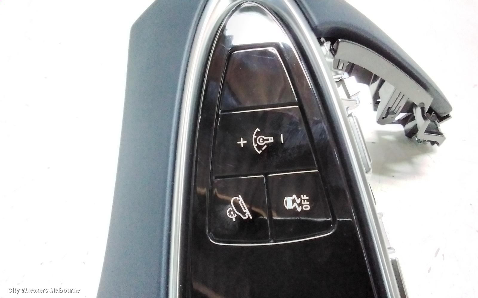 GENESIS GV70, JK, 03/2021 ONWARDS, TRACTION BUTTON/ DOWNHILL + TRIM PANEL: 125282