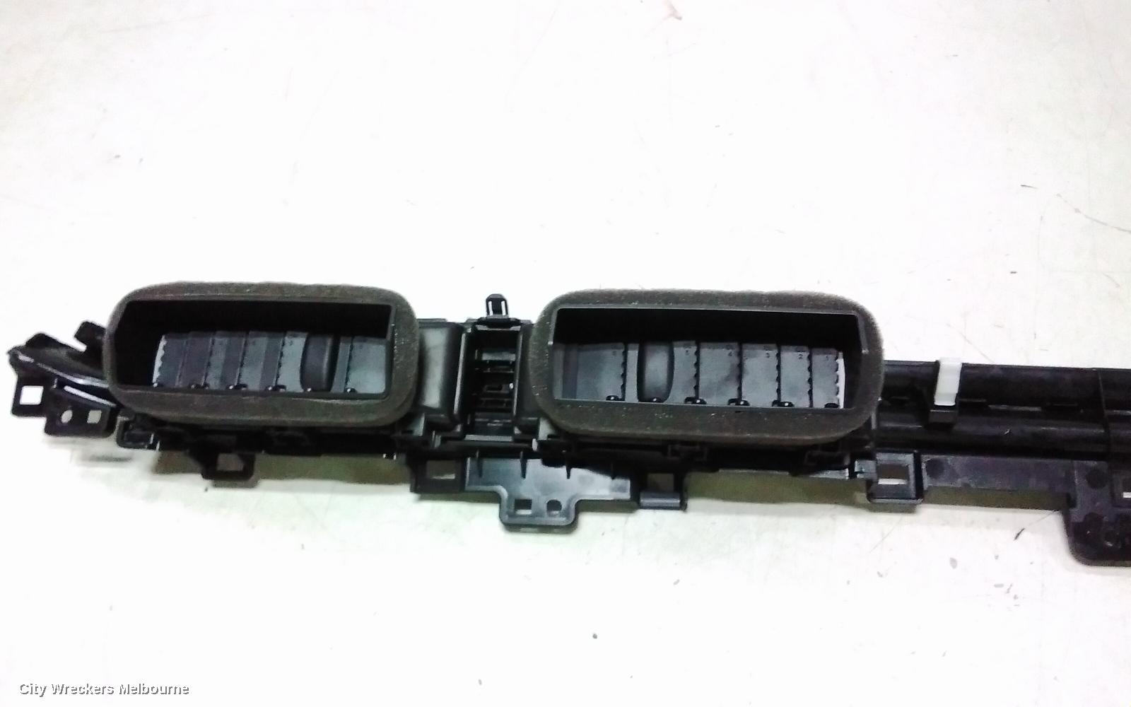 GENESIS GV70, JK, 03/2021 ONWARDS, 97401-AR900  CENTRE AIRVENT: 125284