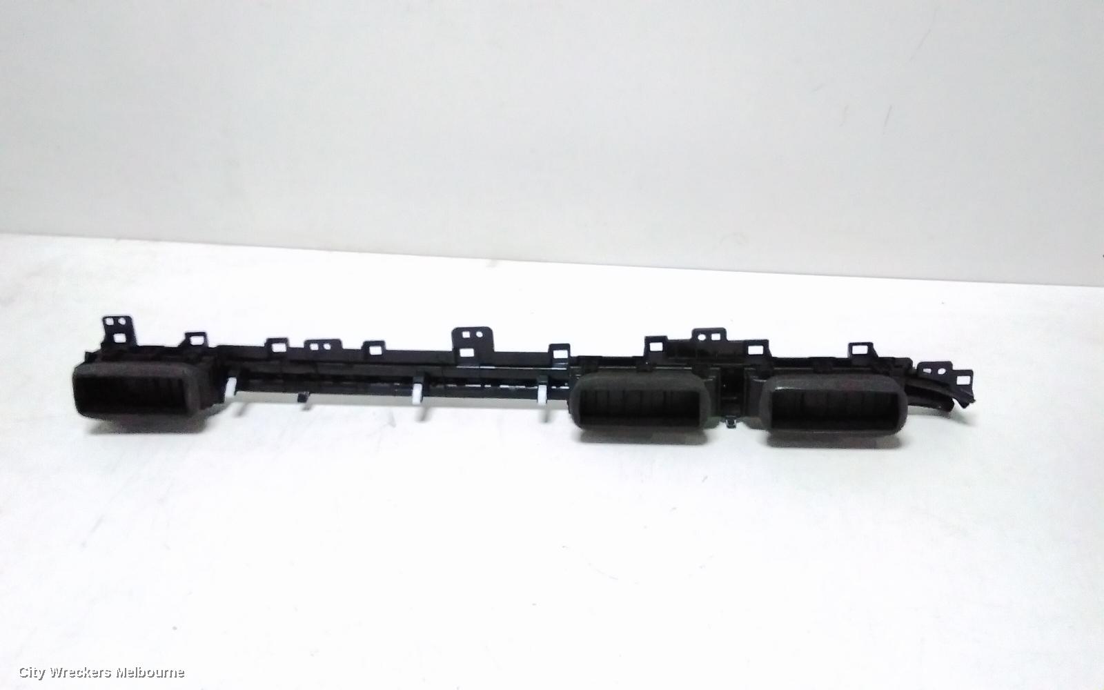GENESIS GV70, JK, 03/2021 ONWARDS, 97401-AR900  CENTRE AIRVENT: 125284