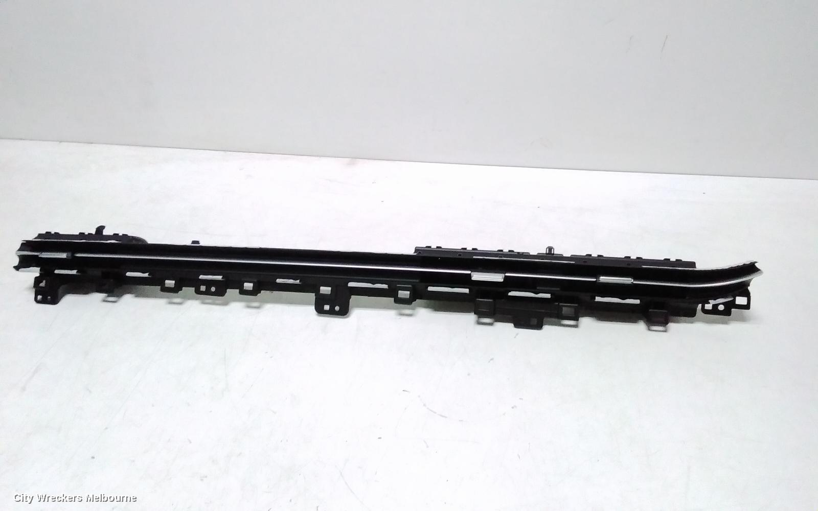 GENESIS GV70, JK, 03/2021 ONWARDS, 97401-AR900  CENTRE AIRVENT: 125284