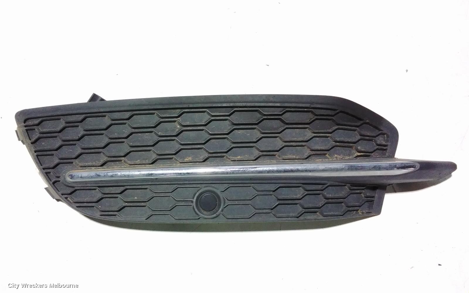 HOLDEN COMMODORE LEFT INDICATOR/FOG/SIDE, BUMPER FOGLAMP, VF, 05/2013 - 12/2017