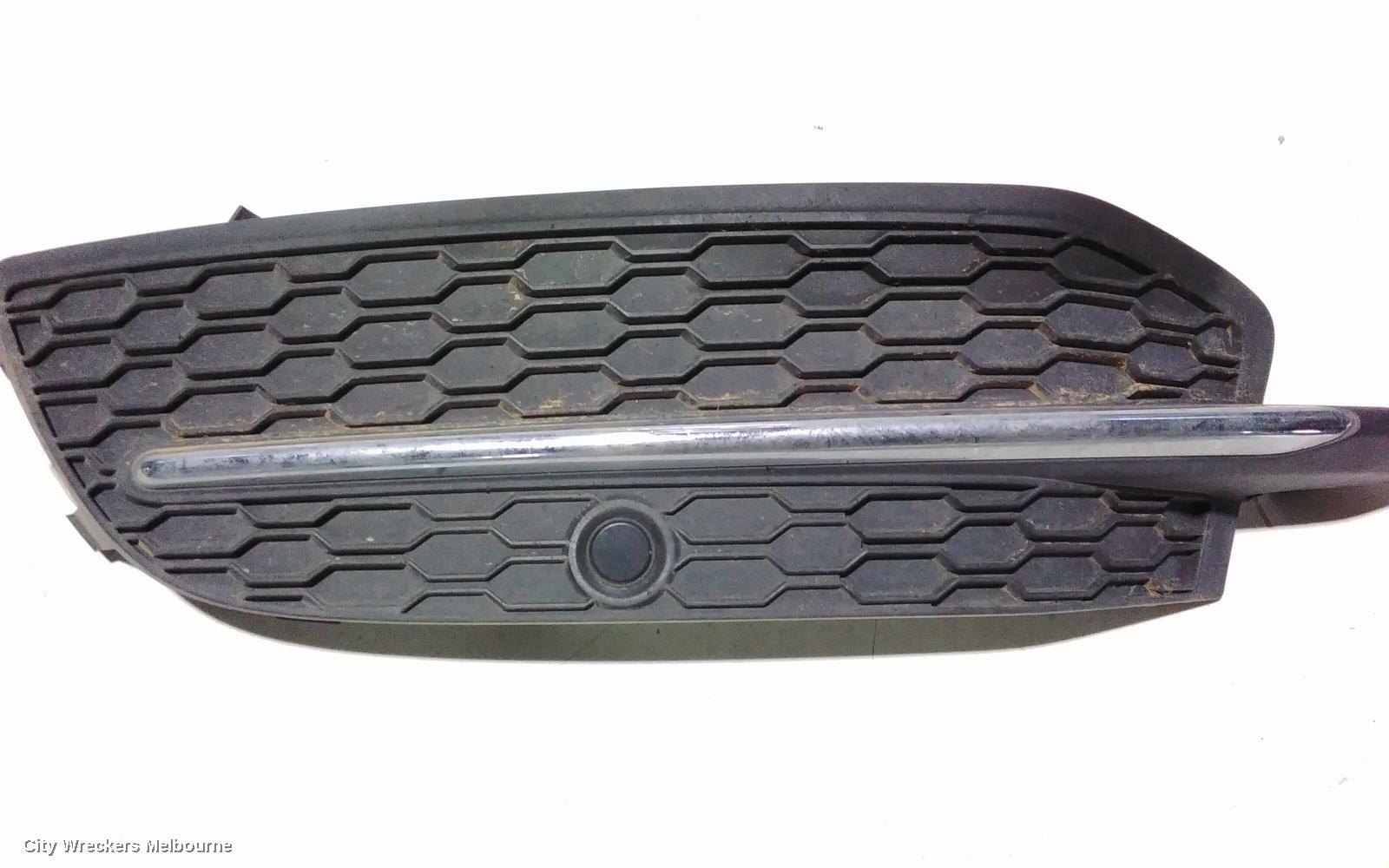 HOLDEN COMMODORE LEFT INDICATOR/FOG/SIDE, BUMPER FOGLAMP, VF, 05/2013 - 12/2017
