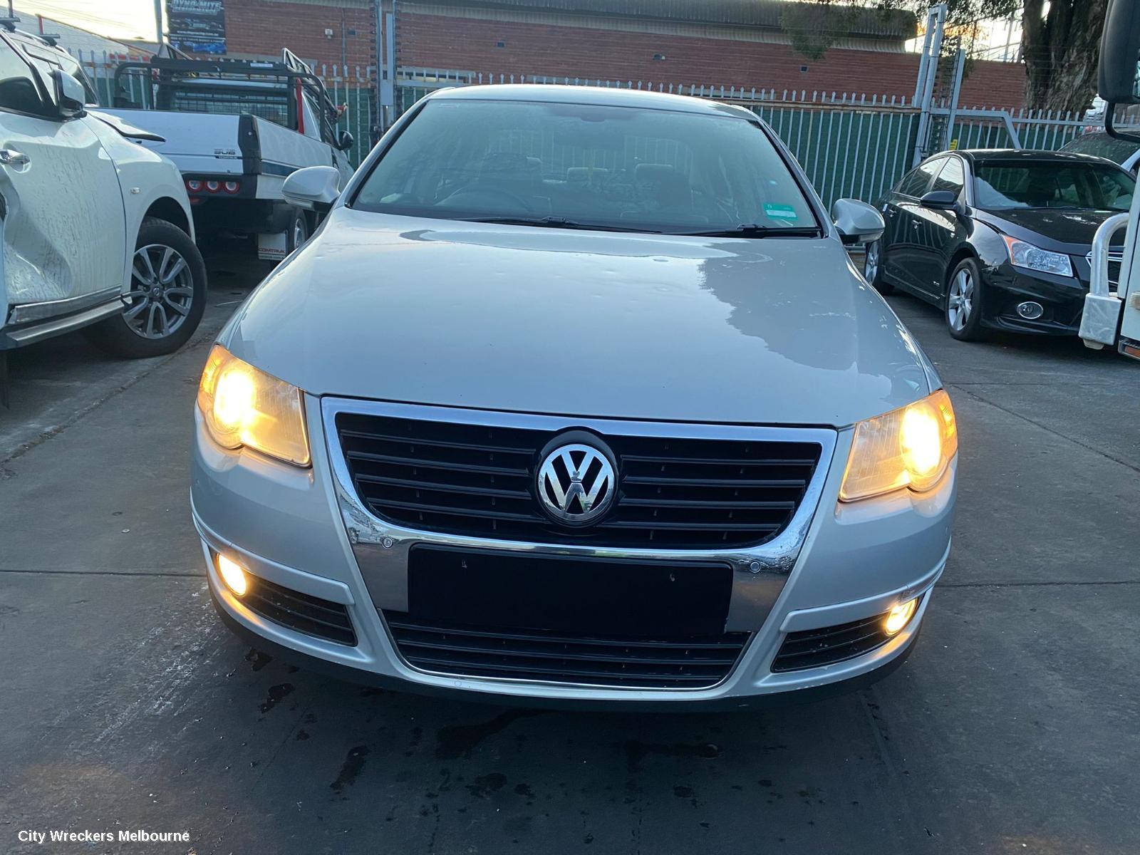 VOLKSWAGEN PASSAT RIGHT INDICATOR/FOG/SIDE, BUMPER FOGLAMP, 3C/MK6 B6, R36, SEDAN/WAGON, 03/2006 - 03/2011