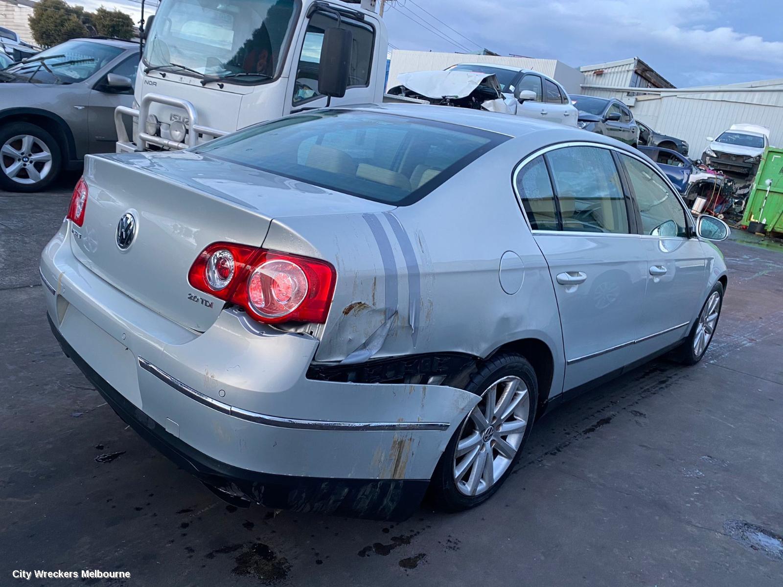 VOLKSWAGEN PASSAT RIGHT INDICATOR/FOG/SIDE, BUMPER FOGLAMP, 3C/MK6 B6, R36, SEDAN/WAGON, 03/2006 - 03/2011