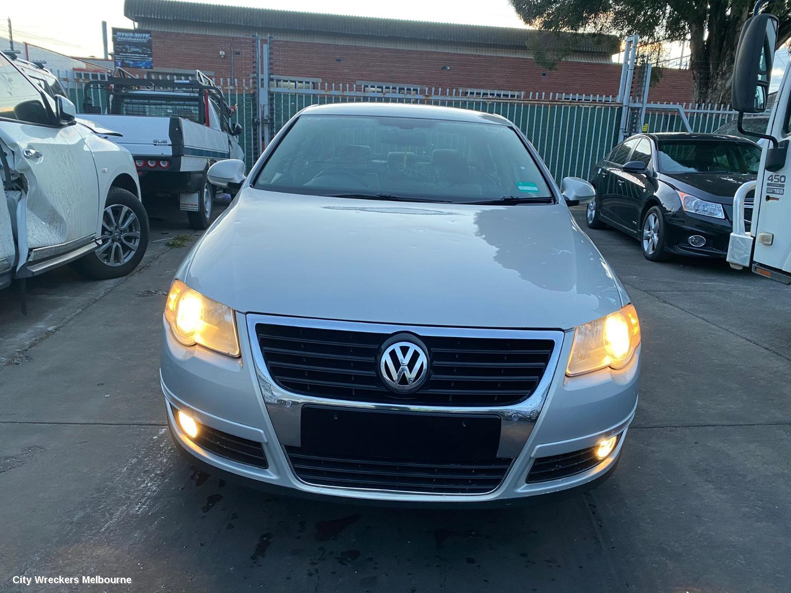VOLKSWAGEN PASSAT RIGHT INDICATOR/FOG/SIDE, BUMPER FOGLAMP, 3C/MK6 B6, R36, SEDAN/WAGON, 03/2006 - 03/2011