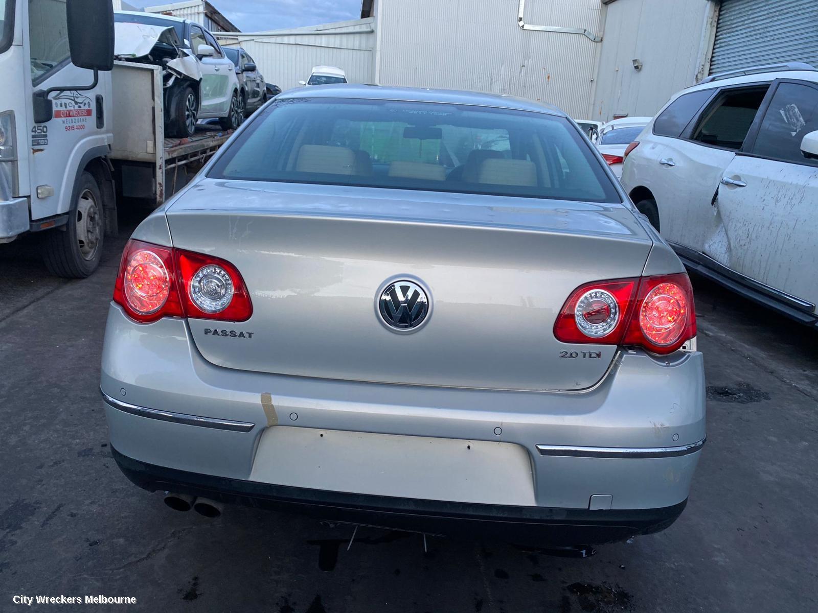 VOLKSWAGEN PASSAT RIGHT INDICATOR/FOG/SIDE, BUMPER FOGLAMP, 3C/MK6 B6, R36, SEDAN/WAGON, 03/2006 - 03/2011