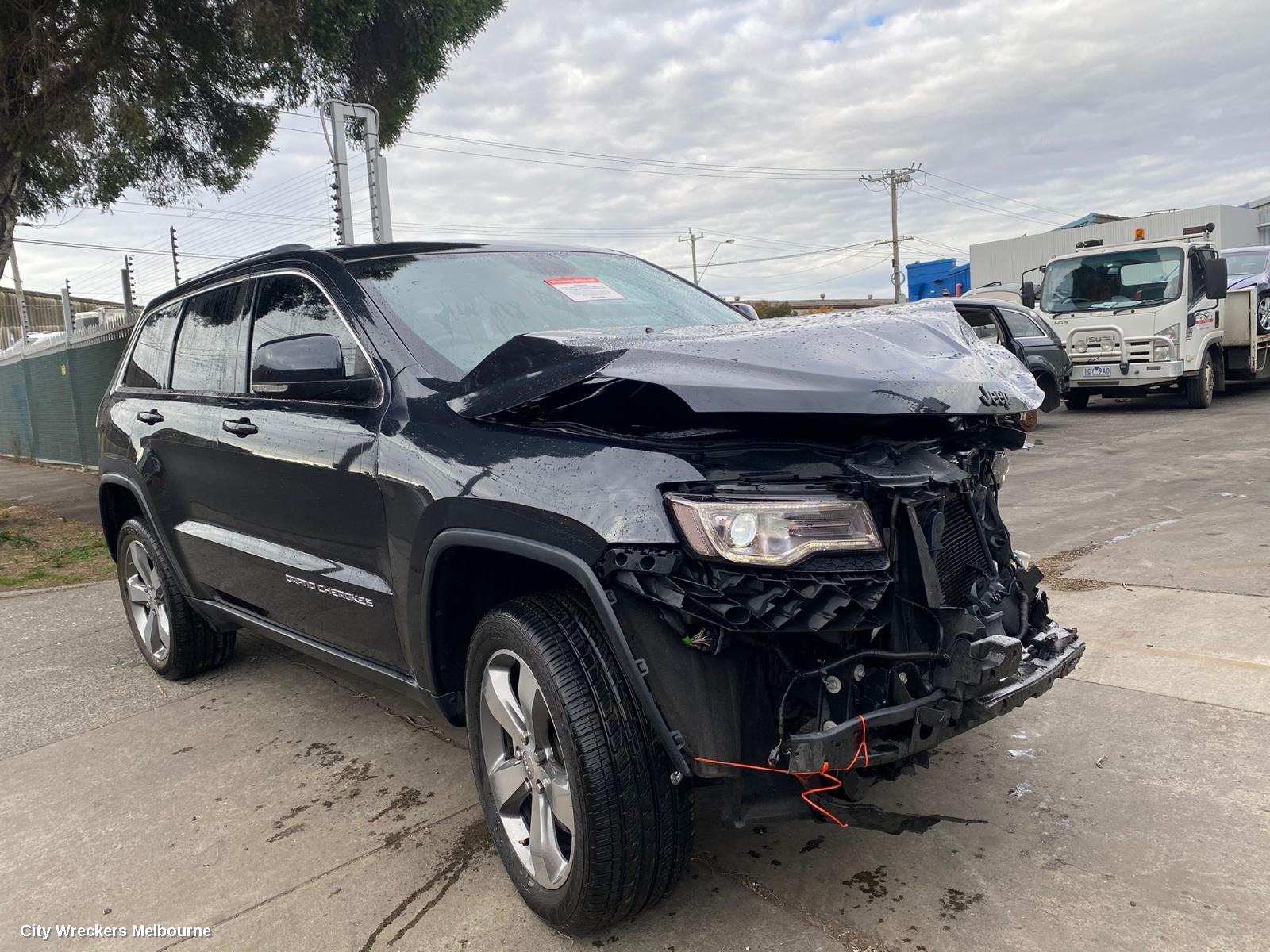 JEEP GRANDCHEROKEE RIGHT FRONT DOOR, WK, NON MOULD TYPE, 10/2010 ONWARDS