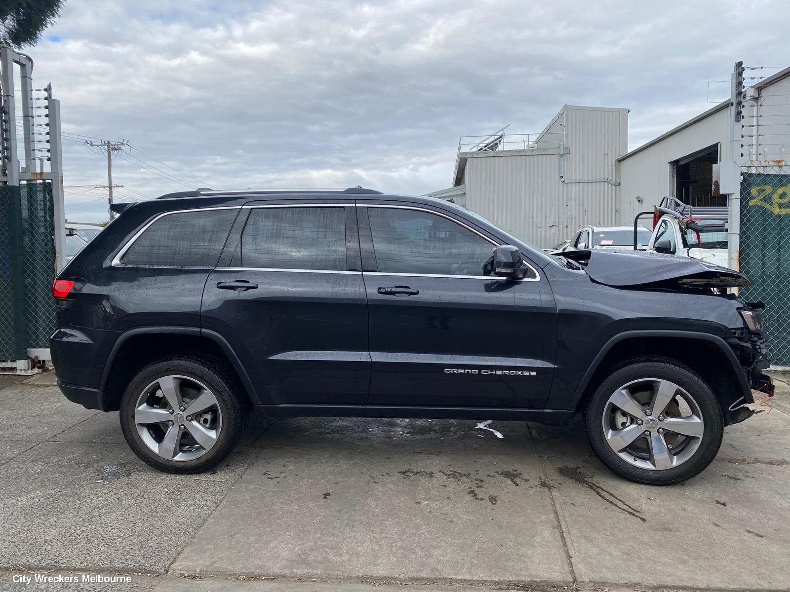JEEP GRANDCHEROKEE RIGHT FRONT DOOR, WK, NON MOULD TYPE, 10/2010 ONWARDS