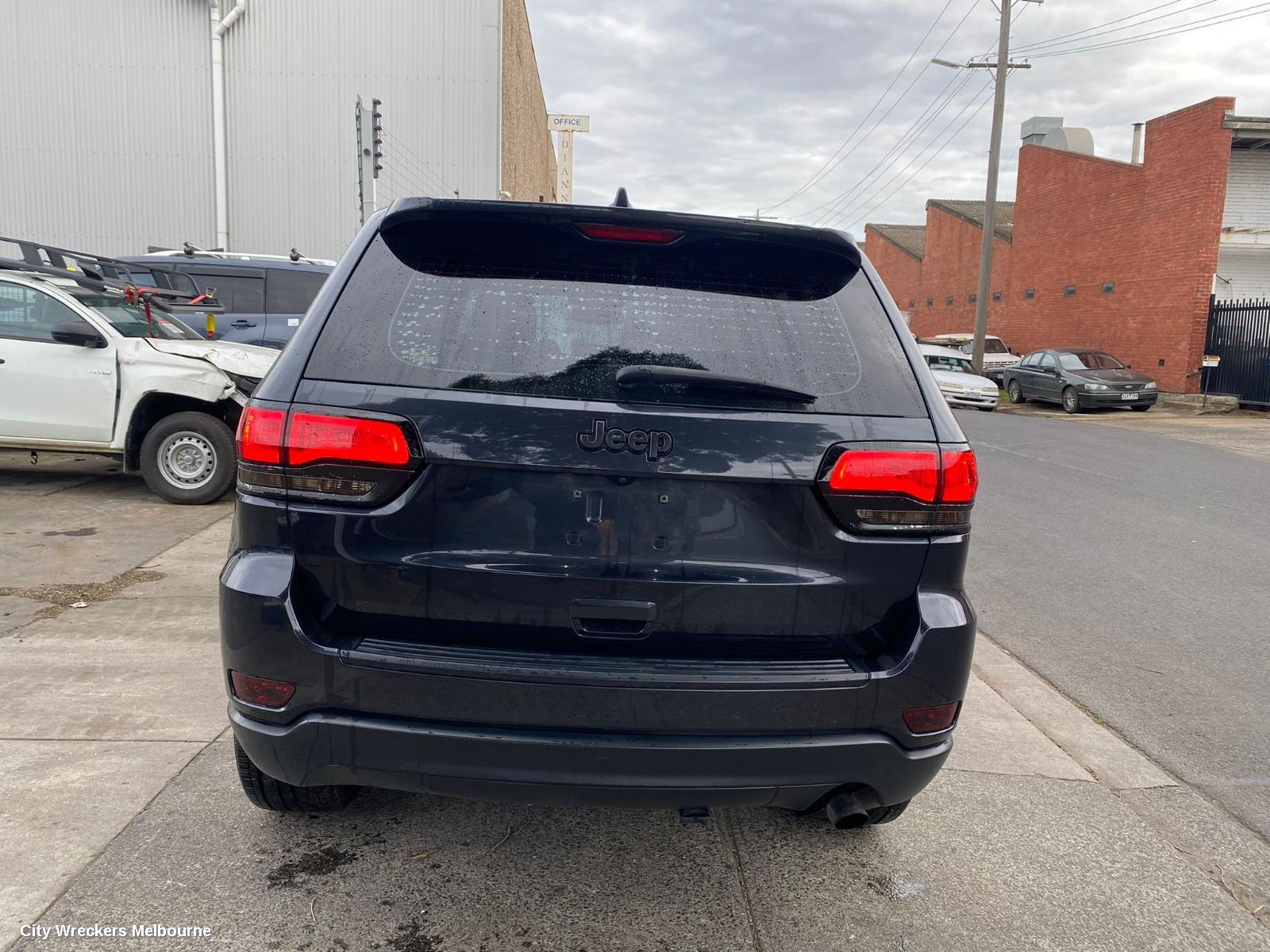 JEEP GRANDCHEROKEE RIGHT FRONT DOOR, WK, NON MOULD TYPE, 10/2010 ONWARDS
