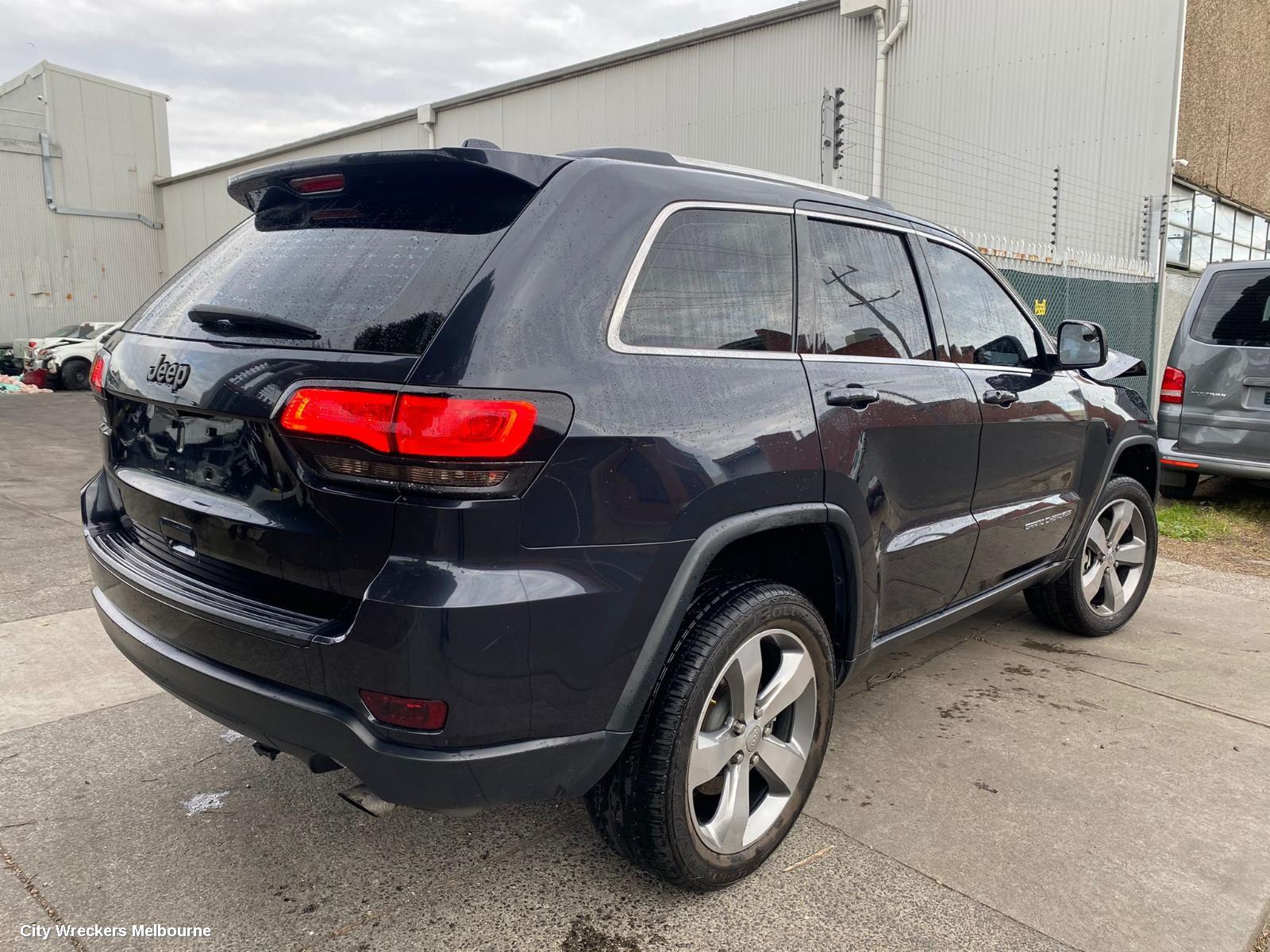 JEEP GRANDCHEROKEE RIGHT FRONT DOOR, WK, NON MOULD TYPE, 10/2010 ONWARDS