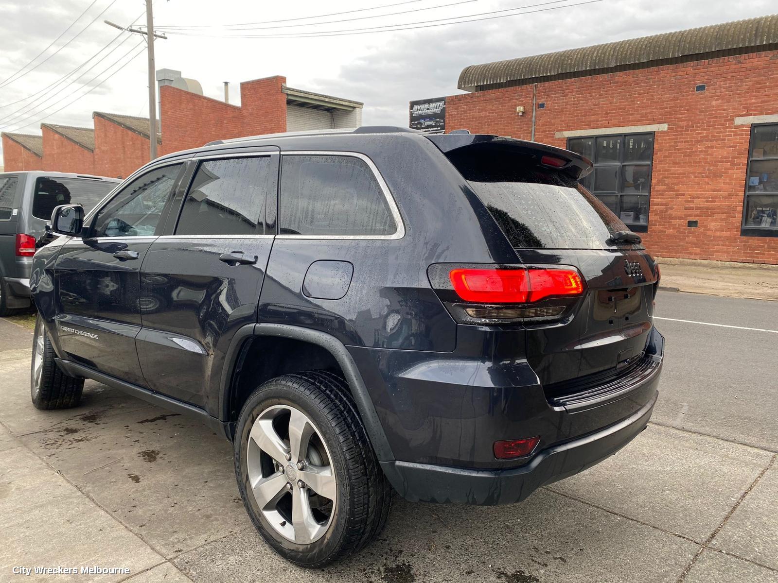 JEEP GRANDCHEROKEE RIGHT FRONT DOOR, WK, NON MOULD TYPE, 10/2010 ONWARDS