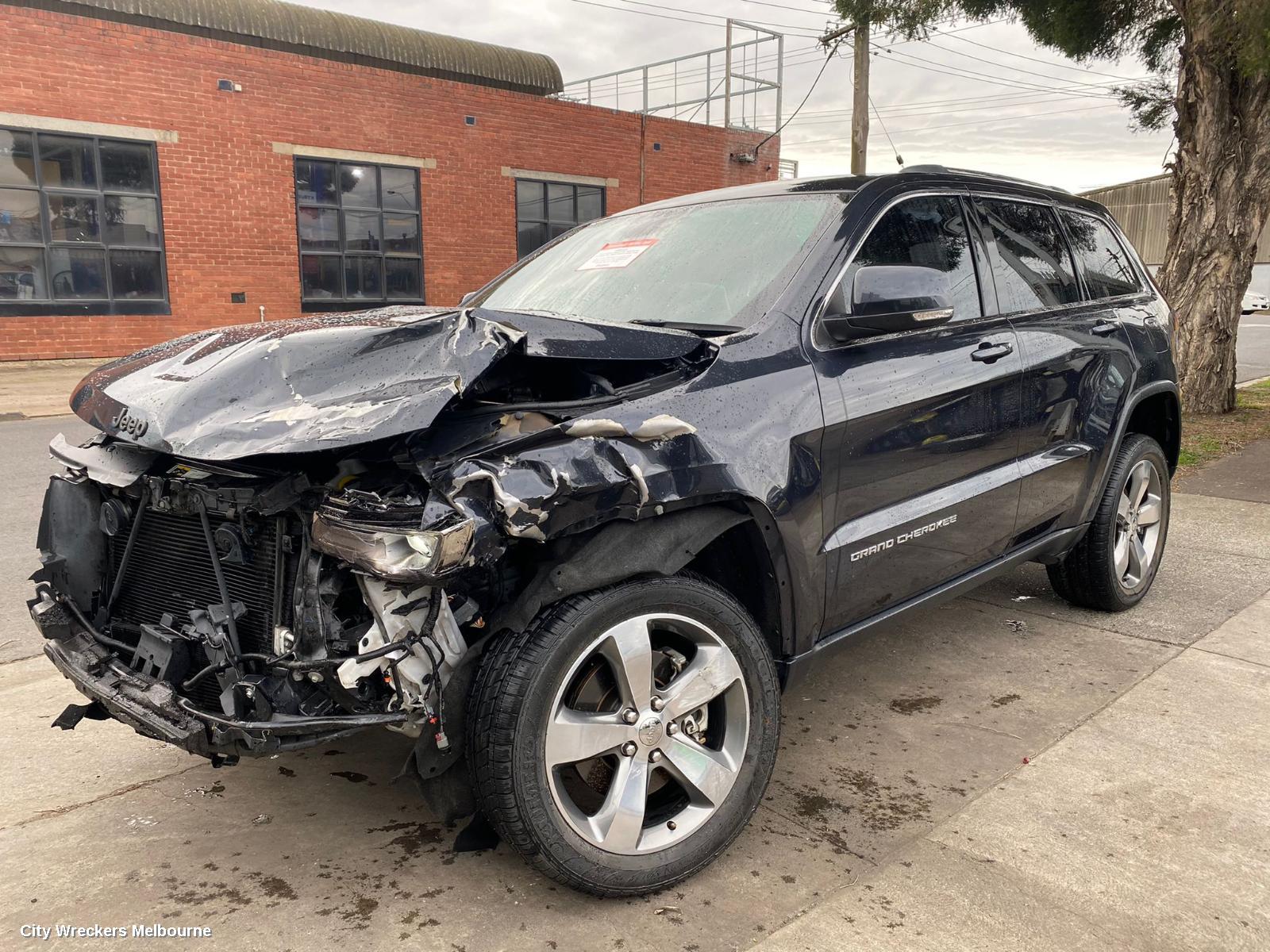 JEEP GRANDCHEROKEE RIGHT FRONT DOOR, WK, NON MOULD TYPE, 10/2010 ONWARDS