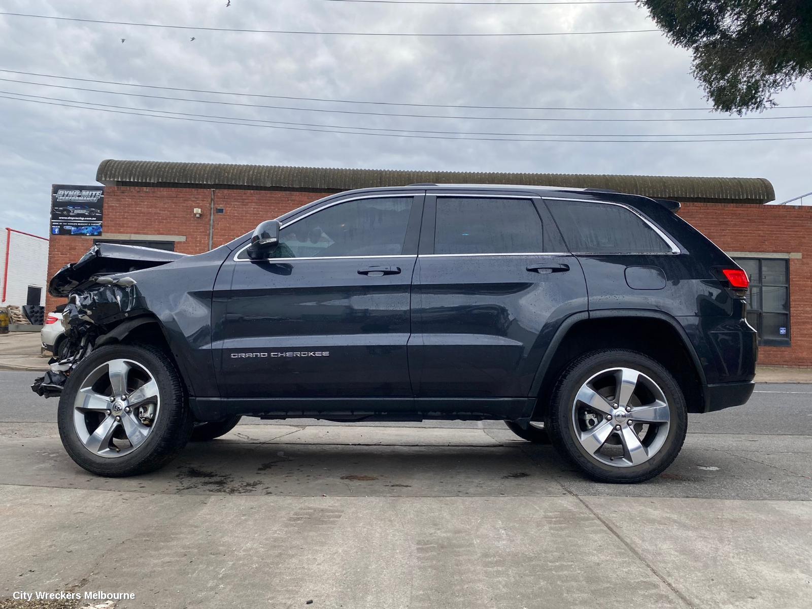 JEEP GRANDCHEROKEE RIGHT FRONT DOOR, WK, NON MOULD TYPE, 10/2010 ONWARDS