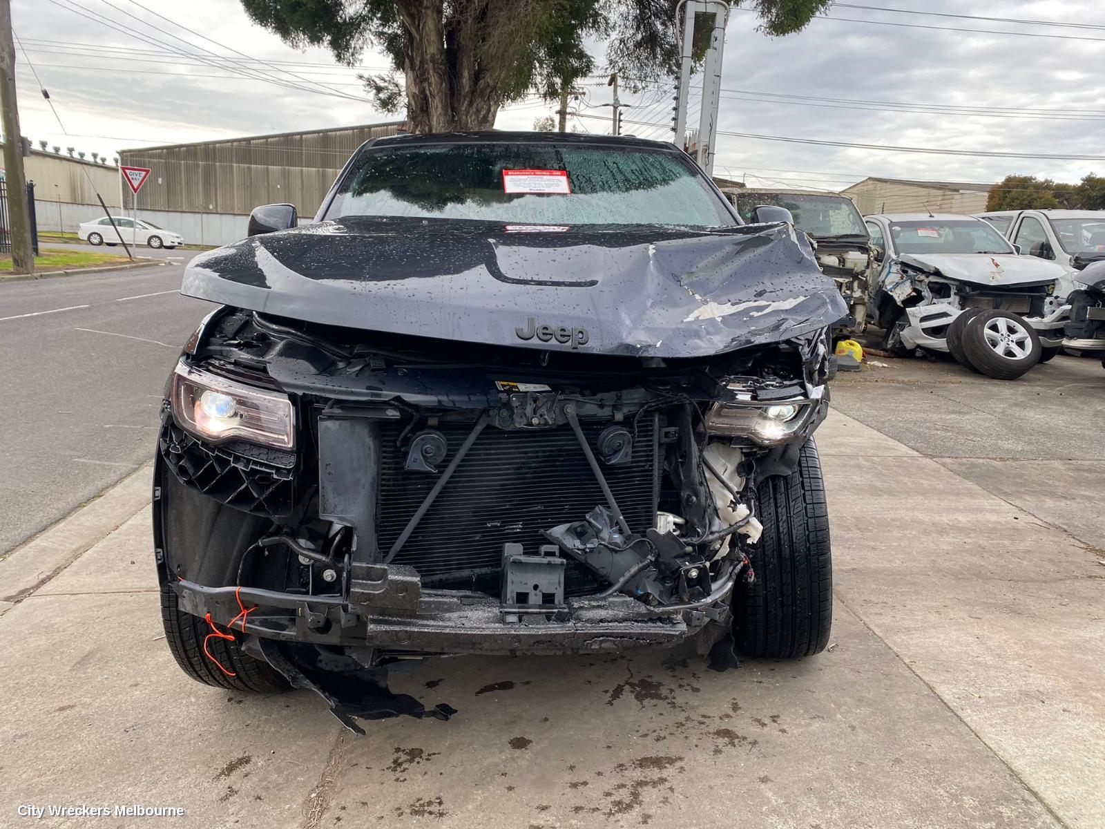 JEEP GRANDCHEROKEE RIGHT FRONT DOOR, WK, NON MOULD TYPE, 10/2010 ONWARDS