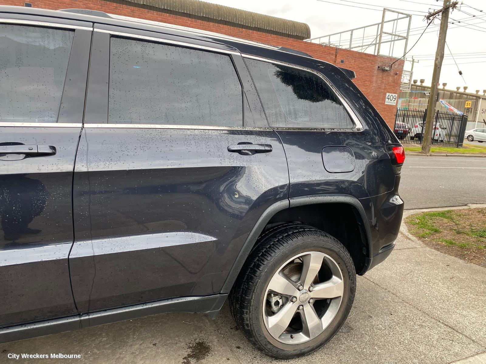 JEEP GRANDCHEROKEE RIGHT FRONT DOOR, WK, NON MOULD TYPE, 10/2010 ONWARDS