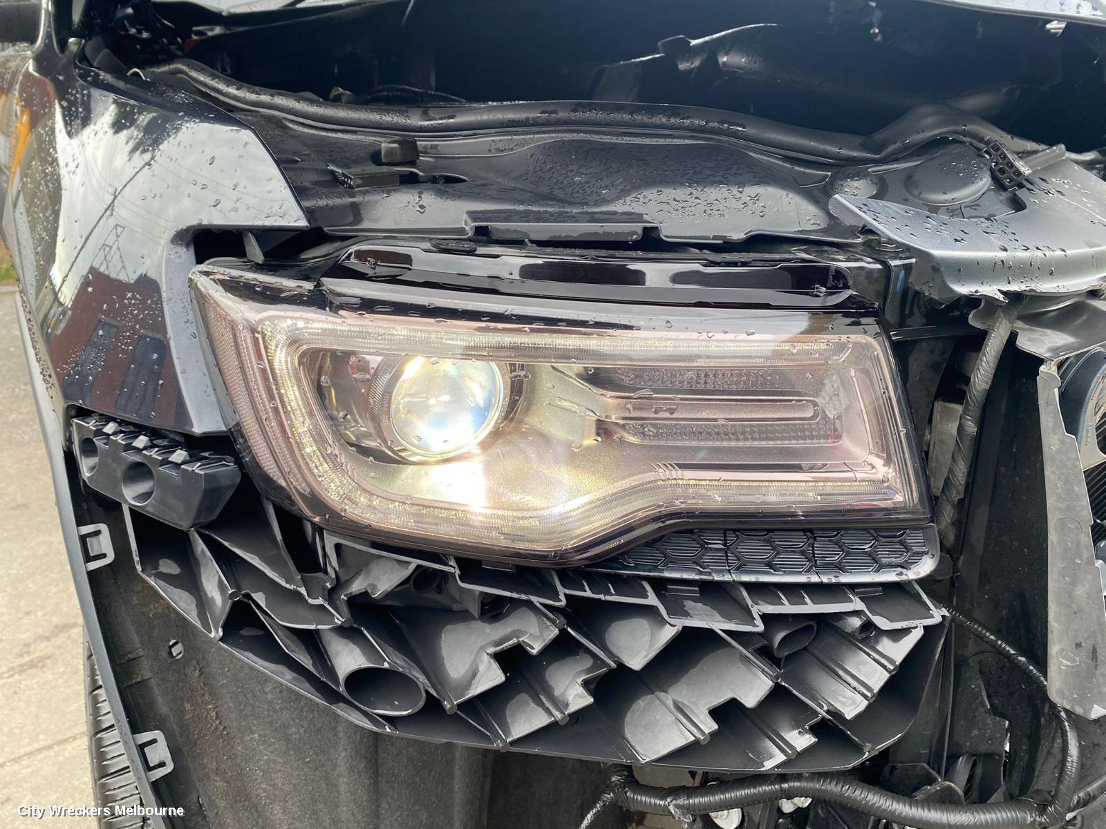 JEEP GRANDCHEROKEE RIGHT FRONT DOOR, WK, NON MOULD TYPE, 10/2010 ONWARDS