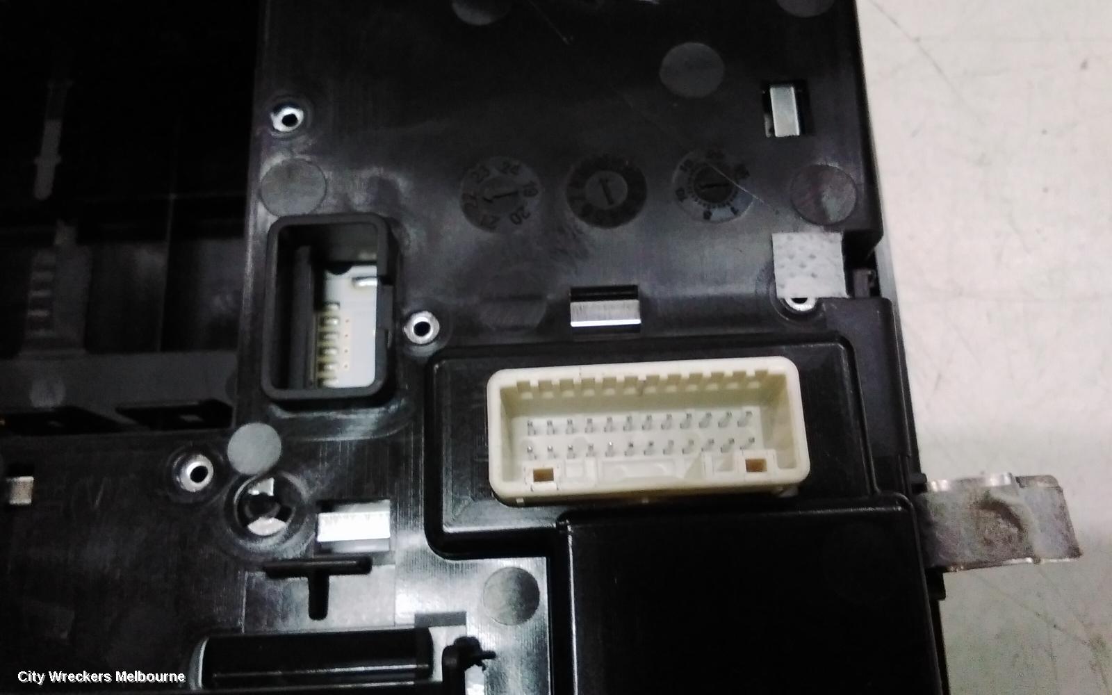 KIA CARNIVAL/GRAND CARNIVAL COURTESY LIGHT, KA4, FRONT LIGHT, 10/2020 ONWARDS