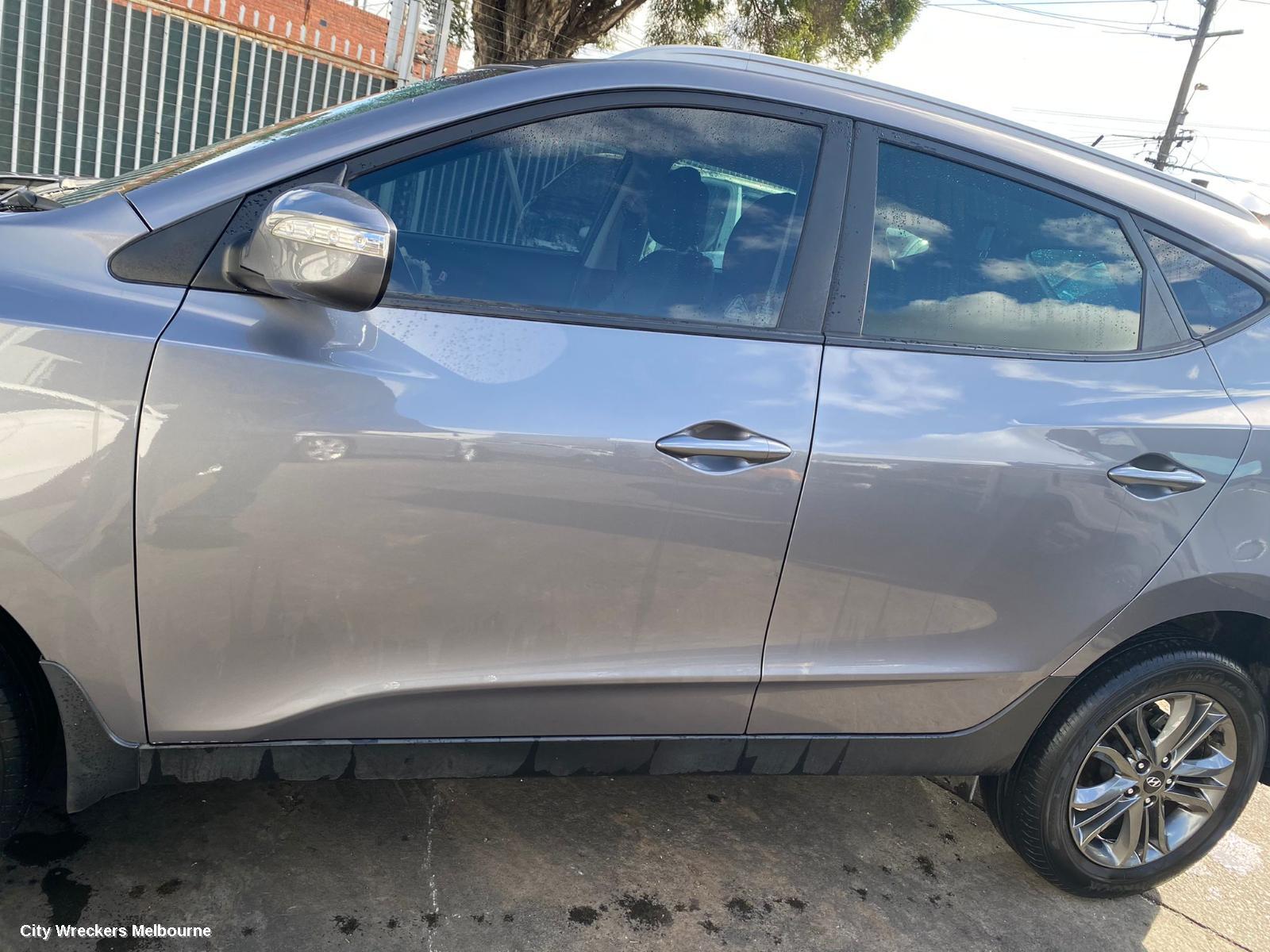 HYUNDAI IX35 RIGHT FRONT DOOR, LM SERIES, NON MOULD TYPE, 11/2009 - 01/2016