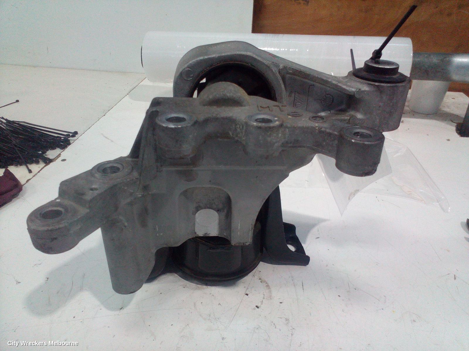 NISSAN PULSAR MOUNT, C12 05/2013 - 12/2016