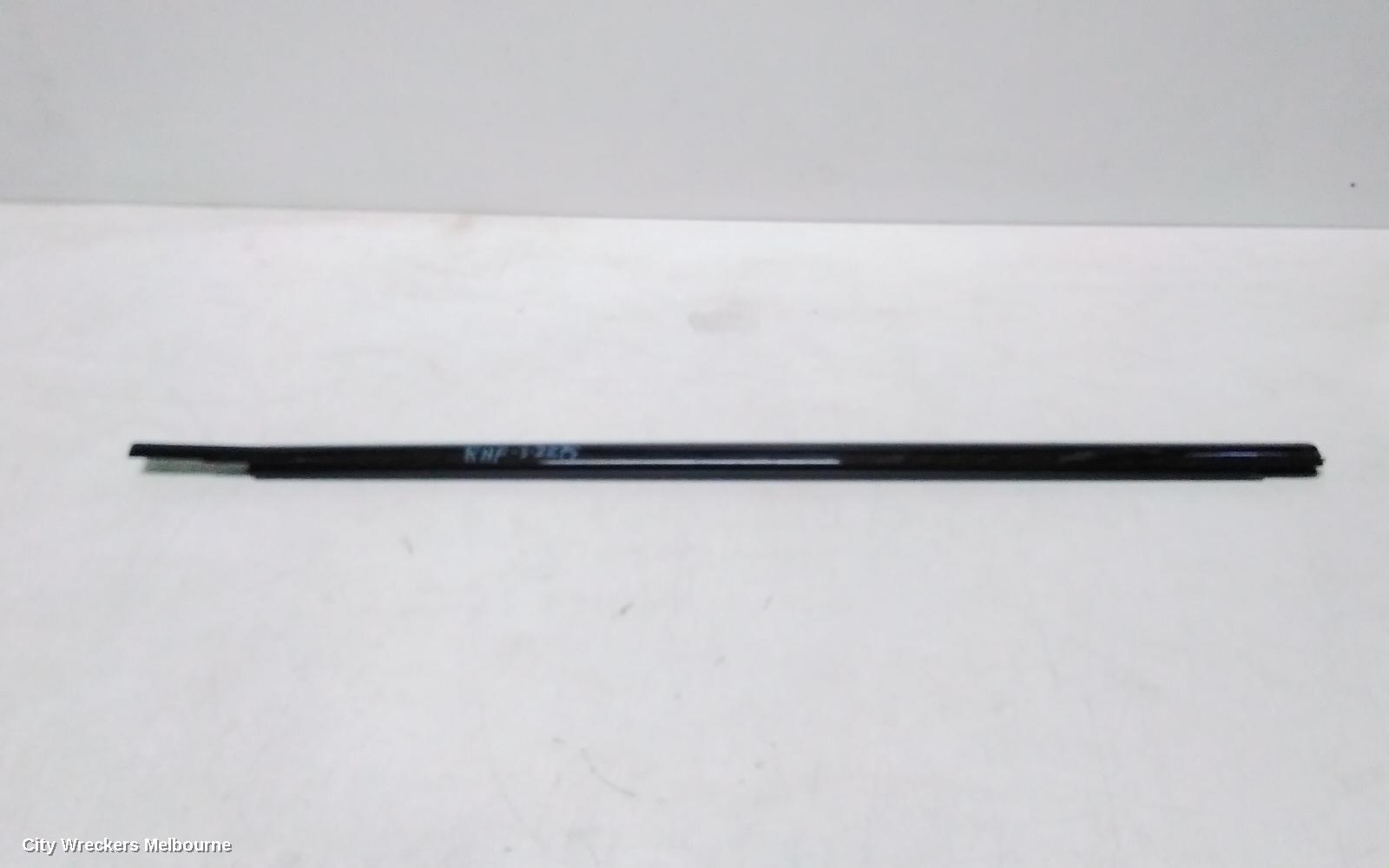 LAND ROVER RANGEROVER EVOQUE DOOR MOULD, DOOR MOULD RHF : 126329, L538, DOOR MOULDING (RH FRONT), 5DR, BLACK, W/ CHROME INSERT, 11/2011 - 01/2019