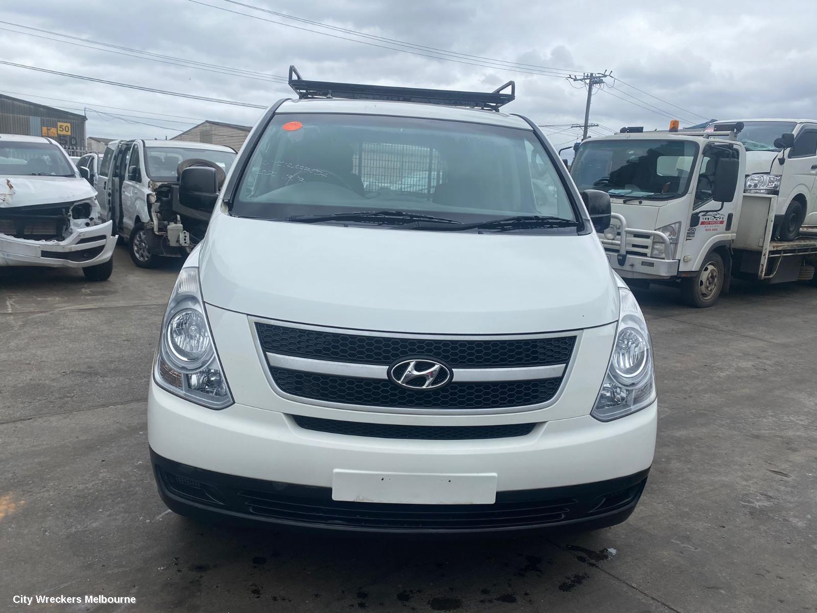 HYUNDAI ILOAD/IMAX WASHER BOTTLE, FRONT, TQ, 11/2007 ONWARDS
