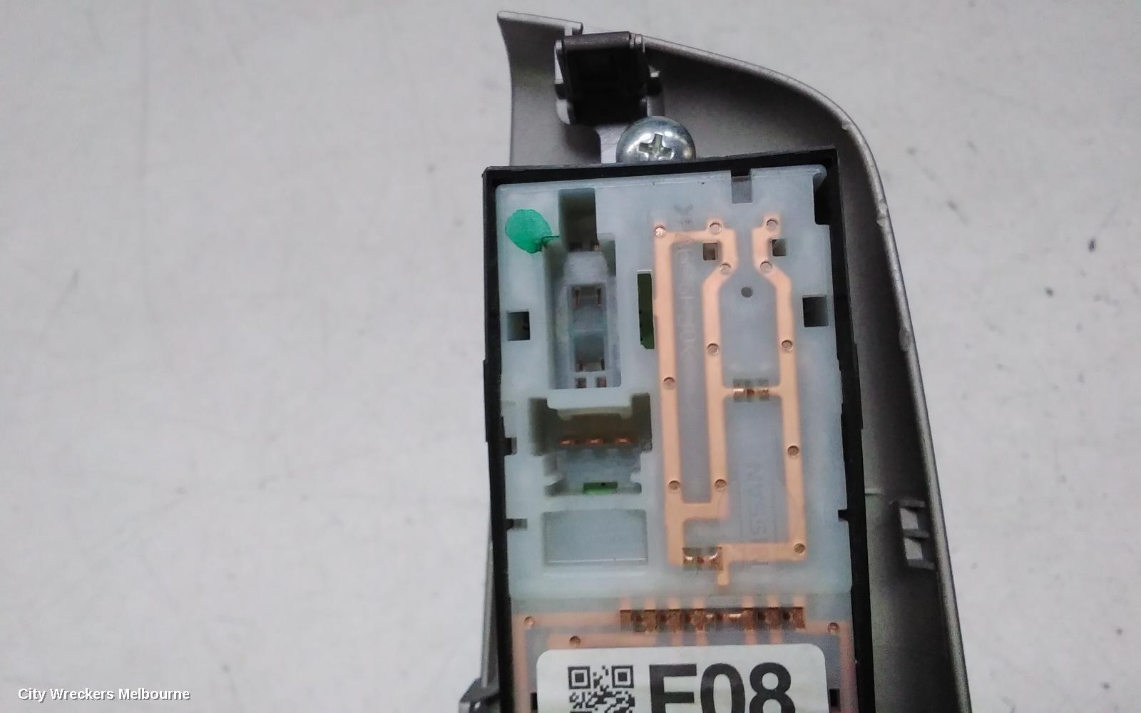 SUBARU FORESTER PWR DR WIND SWITCH, RH FRONT (MASTER SWITCH), F08, 02/2008 - 12/2011