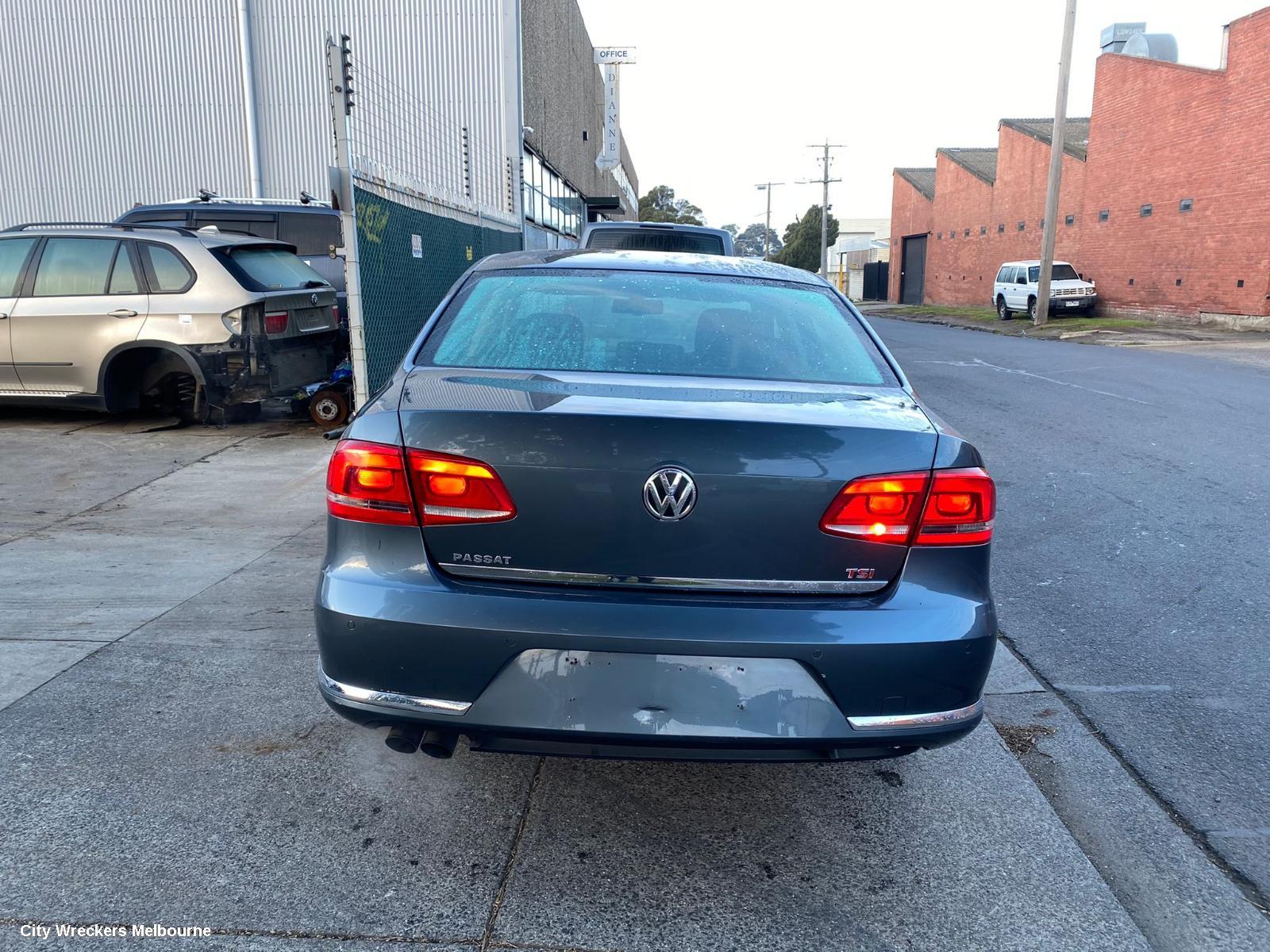VOLKSWAGEN PASSAT RIGHT FRONT WINDOW REG/MOTOR, 3C/MK6 B7, SEDAN/WAGON, 09/2010 - 05/2015