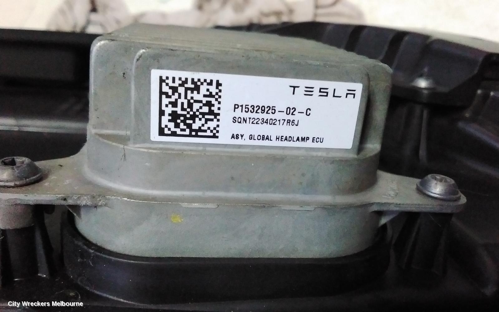 TESLA MODEL Y RIGHT HEADLAMP, 1ST GEN, LED TYPE, 03/2022 ONWARDS