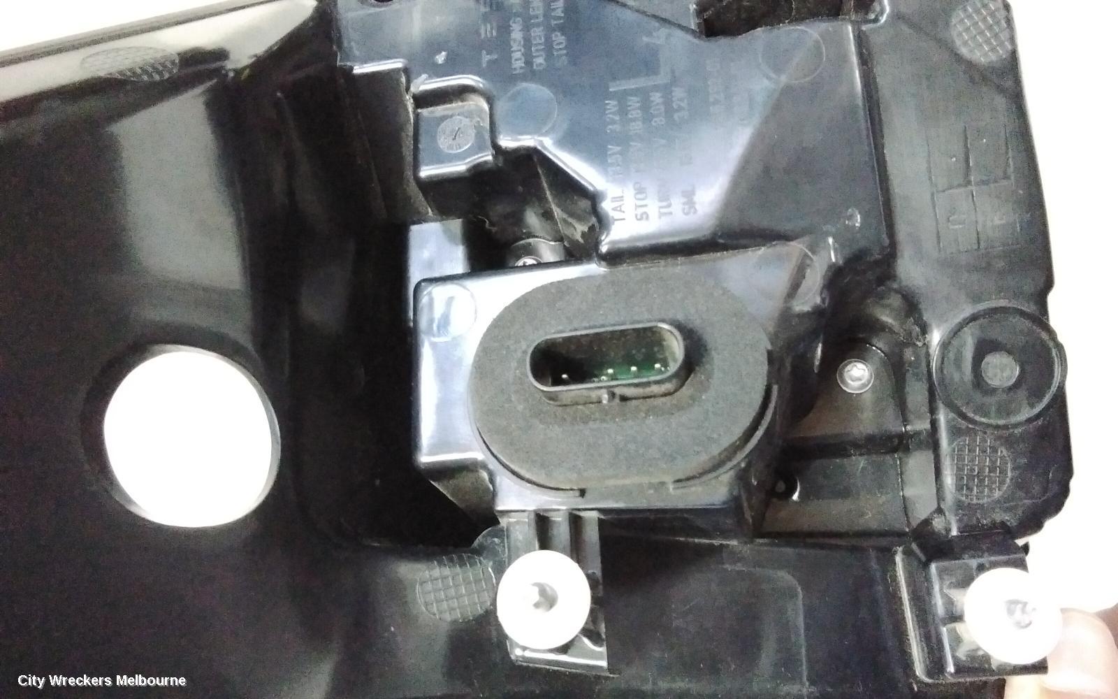 TESLA MODEL Y LEFT TAILLIGHT, 1ST GEN, IN BODY, 03/2022 ONWARDS