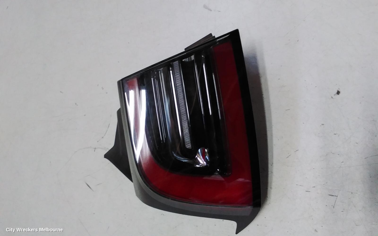 TESLA MODEL Y LEFT TAILLIGHT, 1ST GEN, IN BODY, 03/2022 ONWARDS