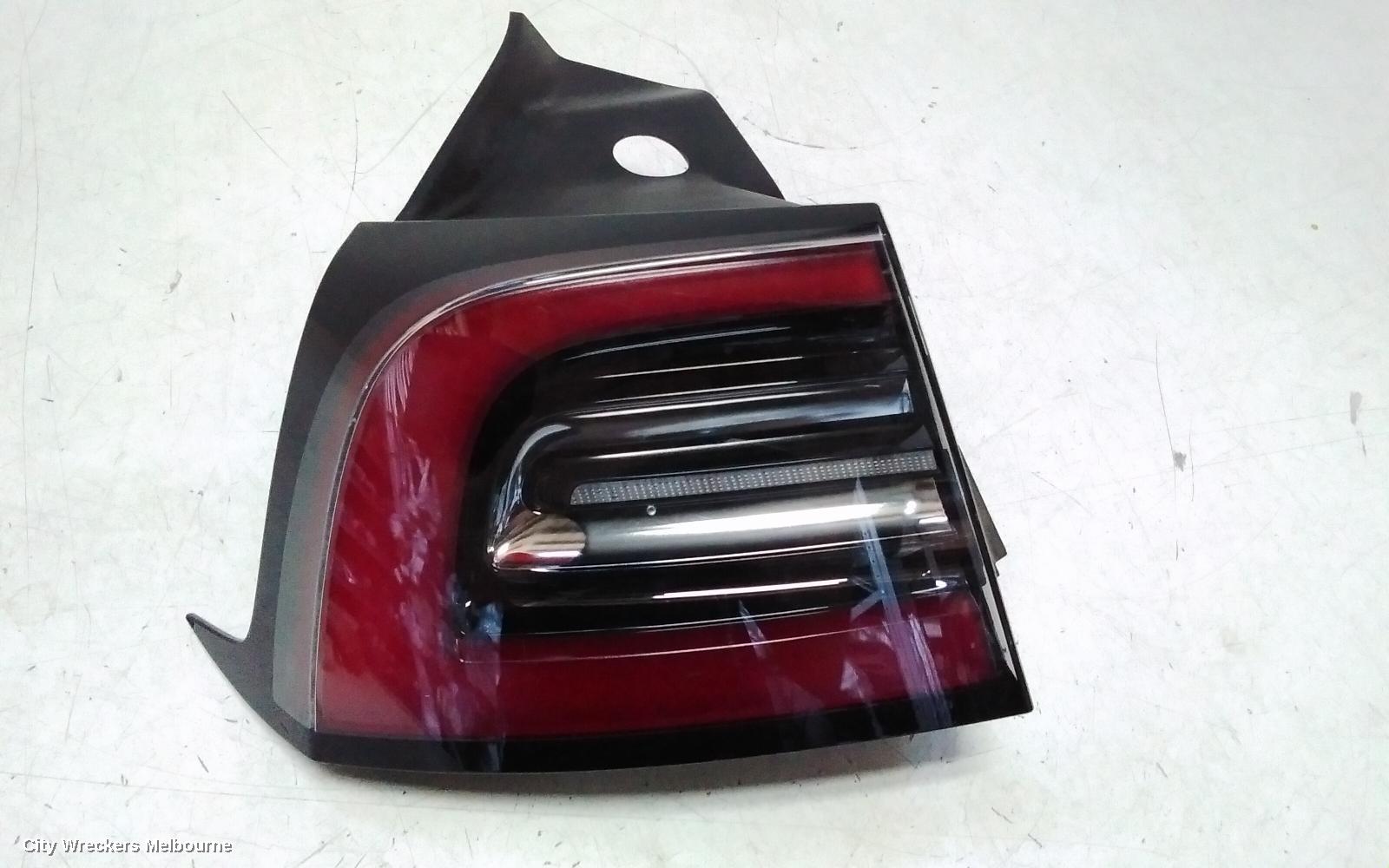 TESLA MODEL Y LEFT TAILLIGHT, 1ST GEN, IN BODY, 03/2022 ONWARDS