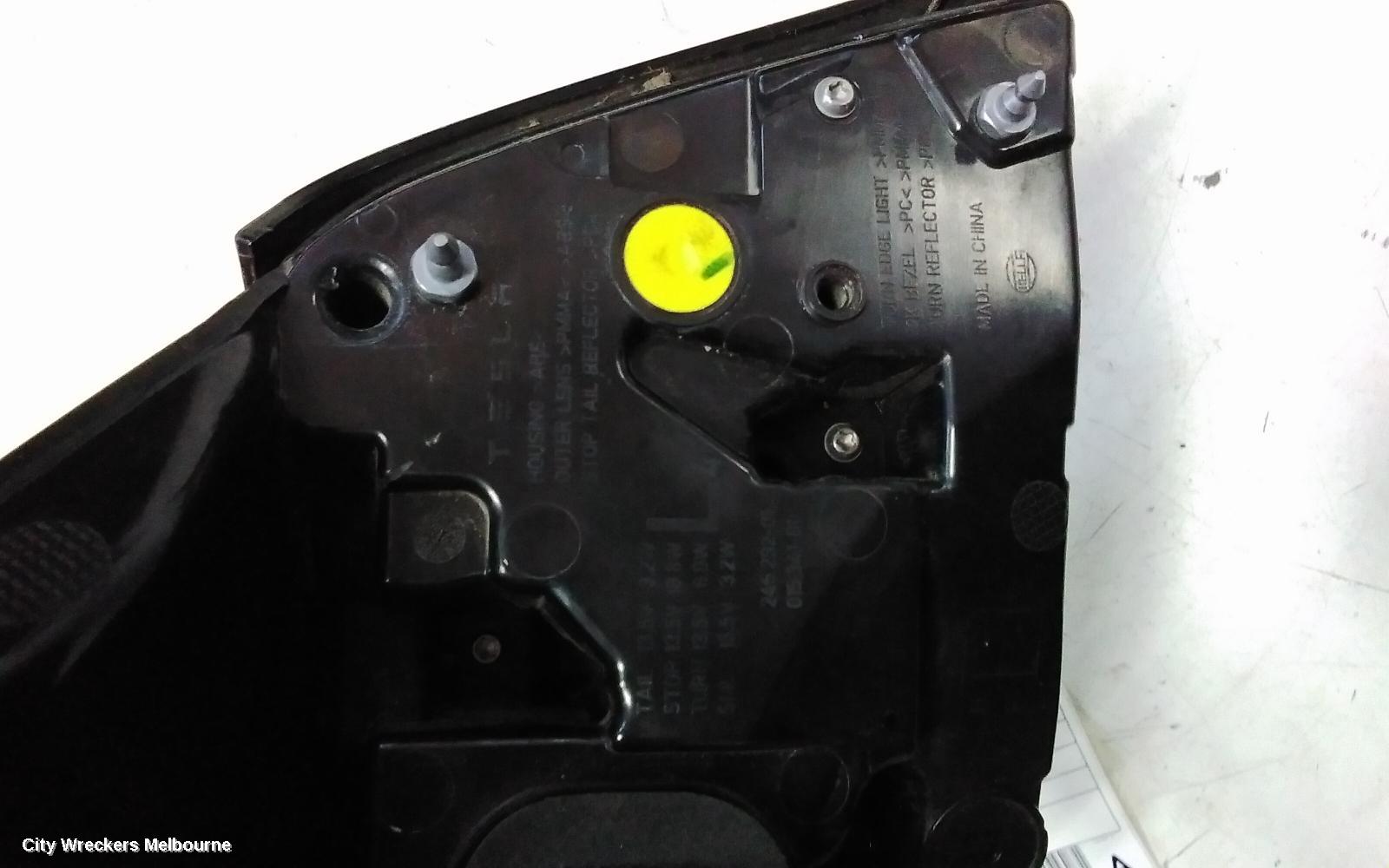 TESLA MODEL Y LEFT TAILLIGHT, 1ST GEN, IN BODY, 03/2022 ONWARDS