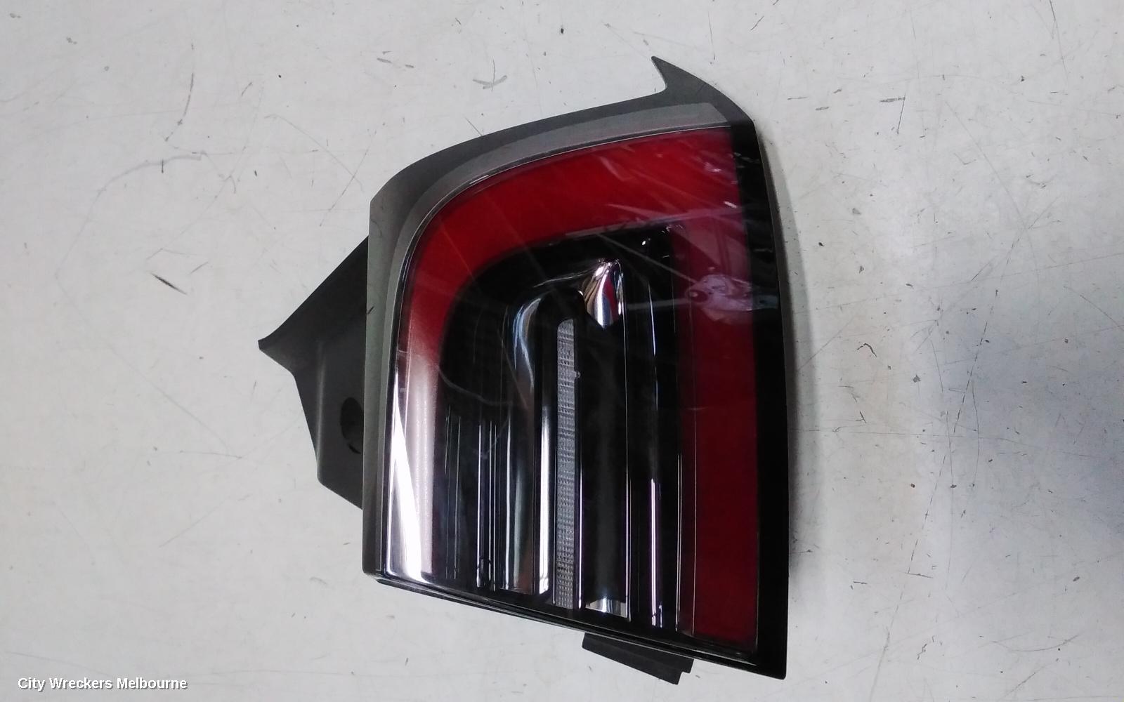 TESLA MODEL Y RIGHT TAILLIGHT, 1ST GEN, IN BODY, 03/2022 ONWARDS