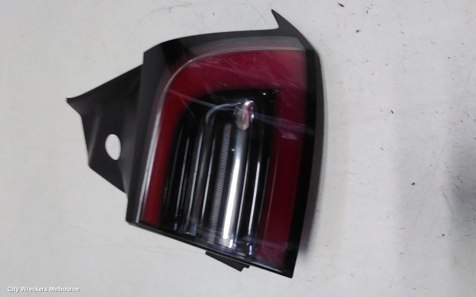 TESLA MODEL Y RIGHT TAILLIGHT, 1ST GEN, IN BODY, 03/2022 ONWARDS
