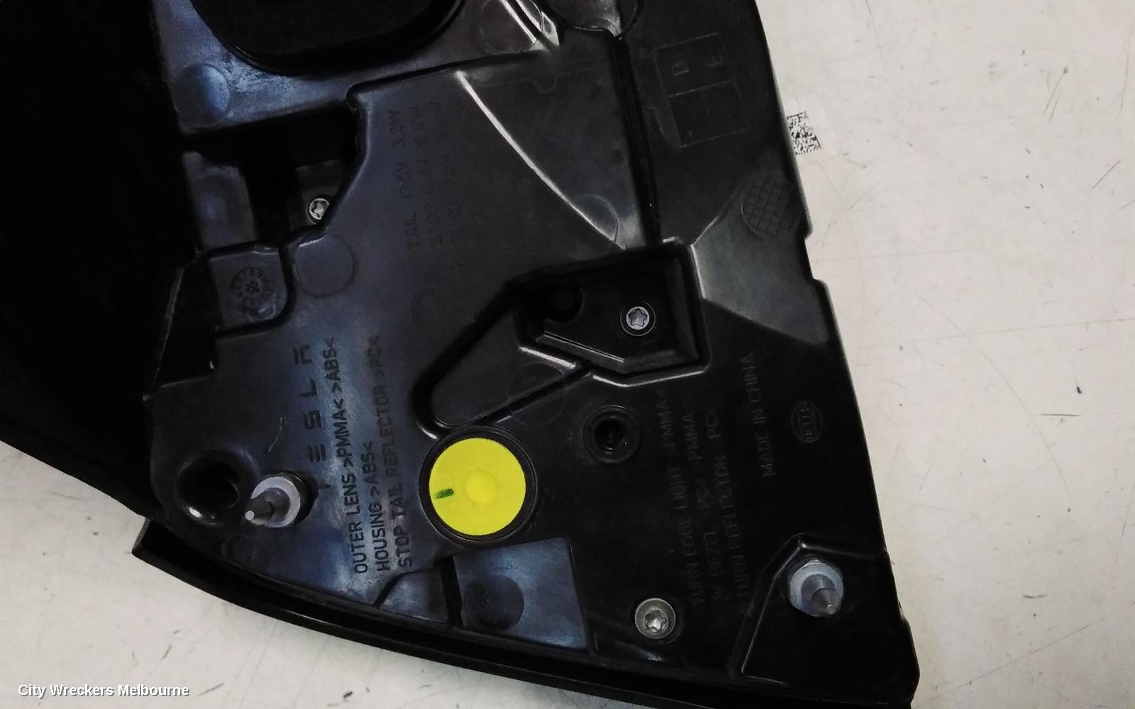TESLA MODEL Y RIGHT TAILLIGHT, 1ST GEN, IN BODY, 03/2022 ONWARDS