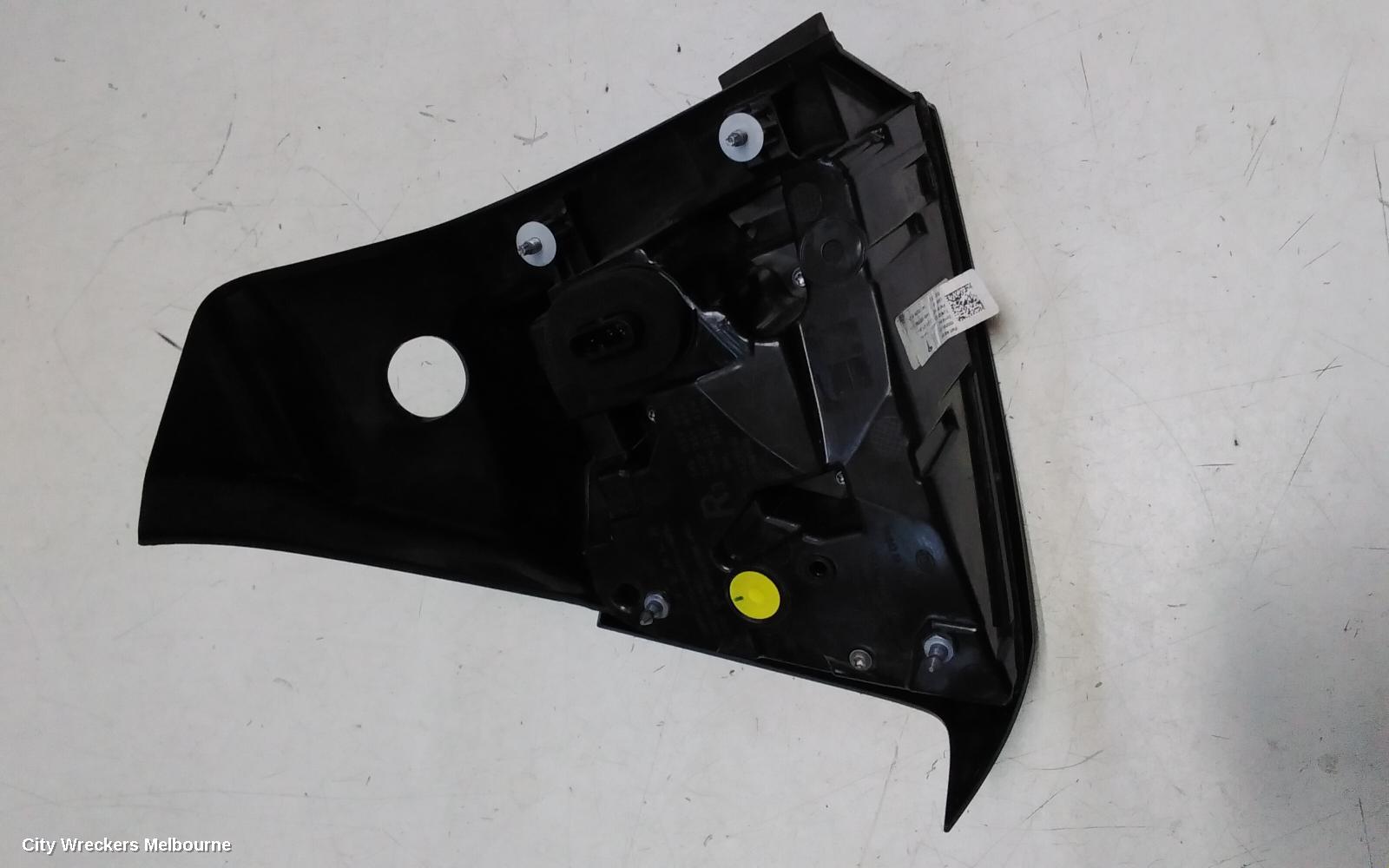 TESLA MODEL Y RIGHT TAILLIGHT, 1ST GEN, IN BODY, 03/2022 ONWARDS