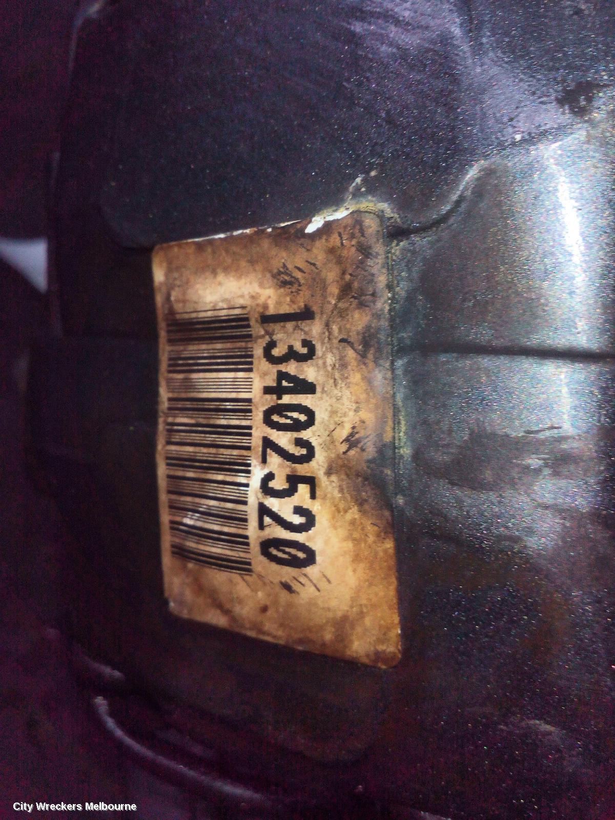 HOLDEN INSIGNIA RIGHT FRONT HUB ASSEMBLY, GA, 02/2015 - 01/2017