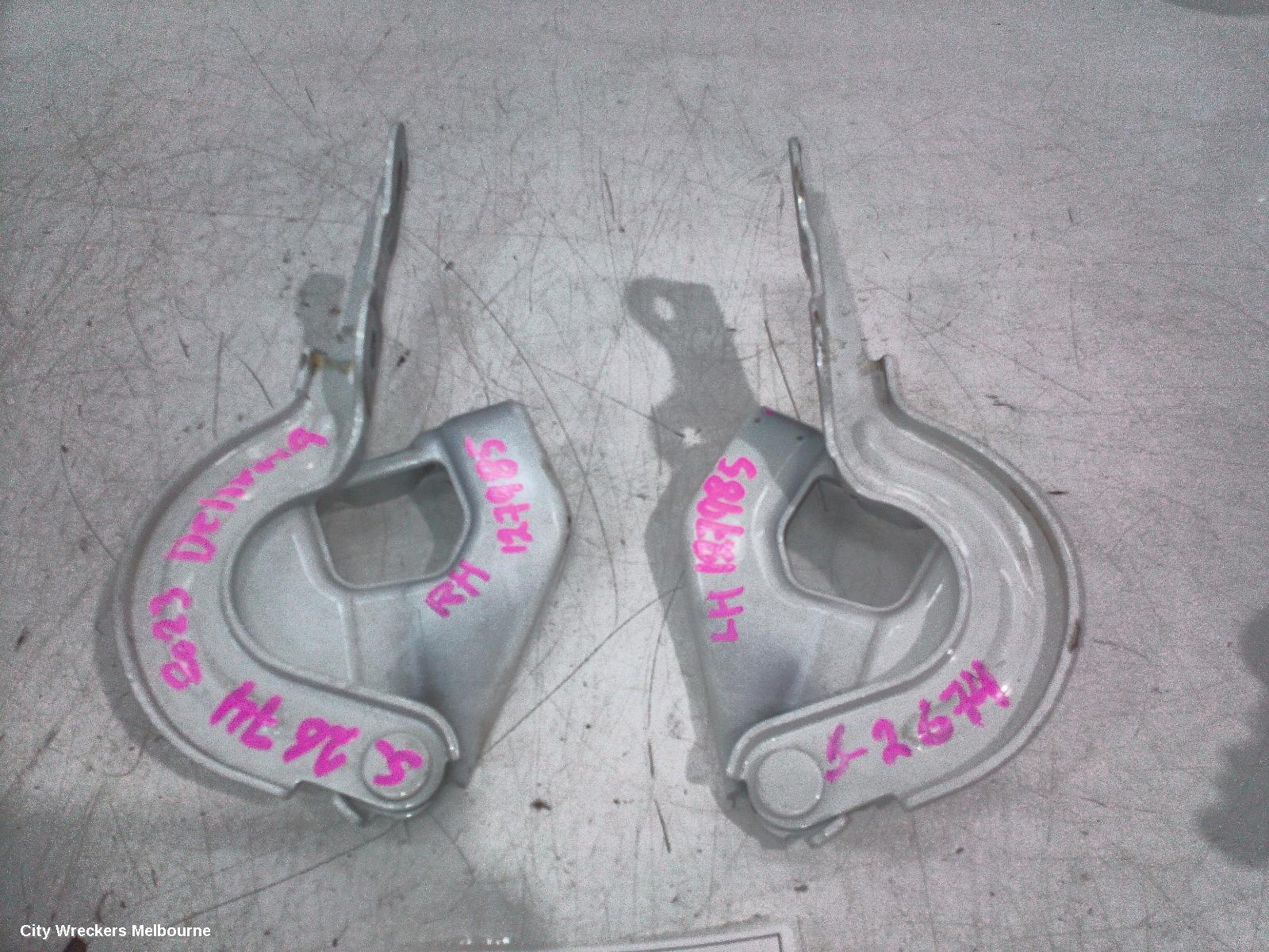 LDV DELIVER 9 BONNET HINGE/STRUT, BONNET HINGE (PAIR), 07/2020 ONWARDS