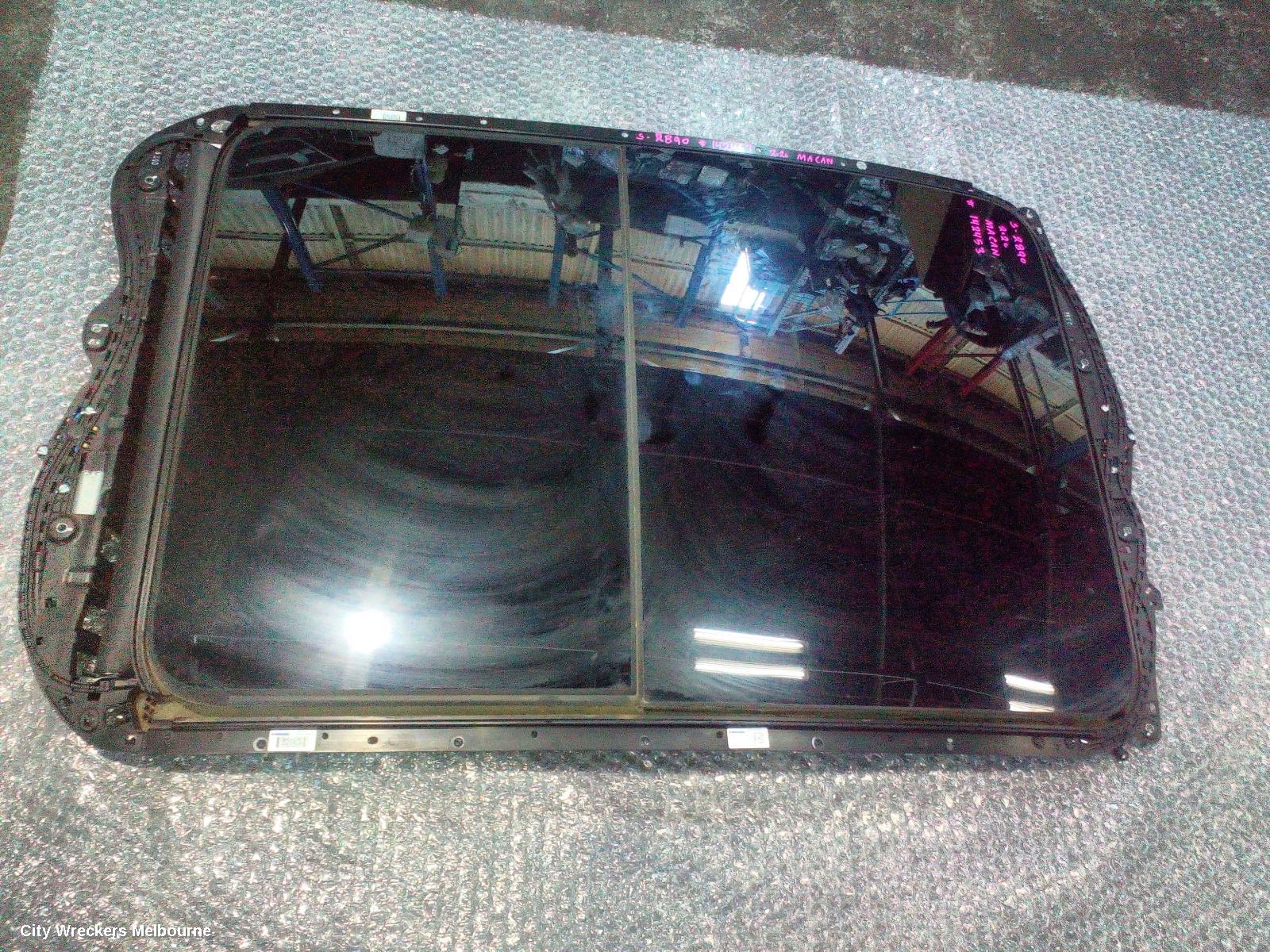 PORSCHE MACAN ROOF GLASS/SUNROOF/T, 95B, 06/2014 - 12/2025