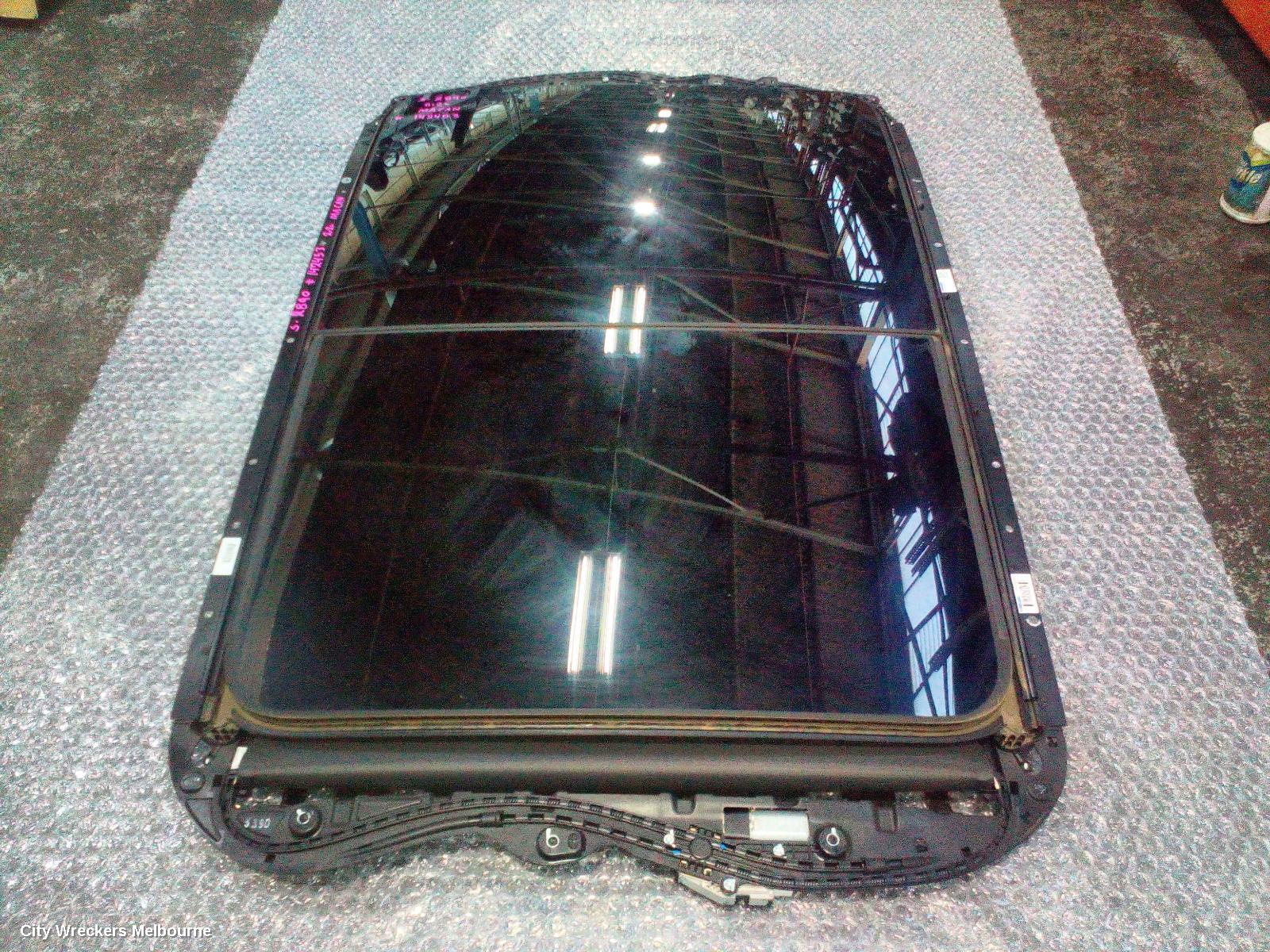 PORSCHE MACAN ROOF GLASS/SUNROOF/T, 95B, 06/2014 - 12/2025