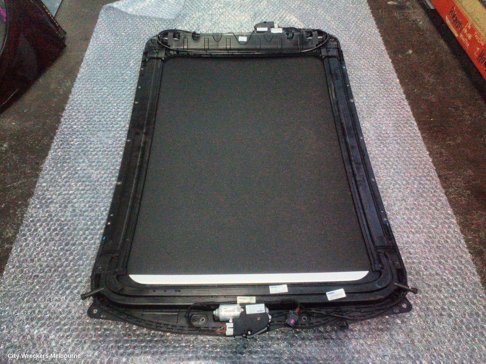 PORSCHE MACAN ROOF GLASS/SUNROOF/T, 95B, 06/2014 - 12/2025