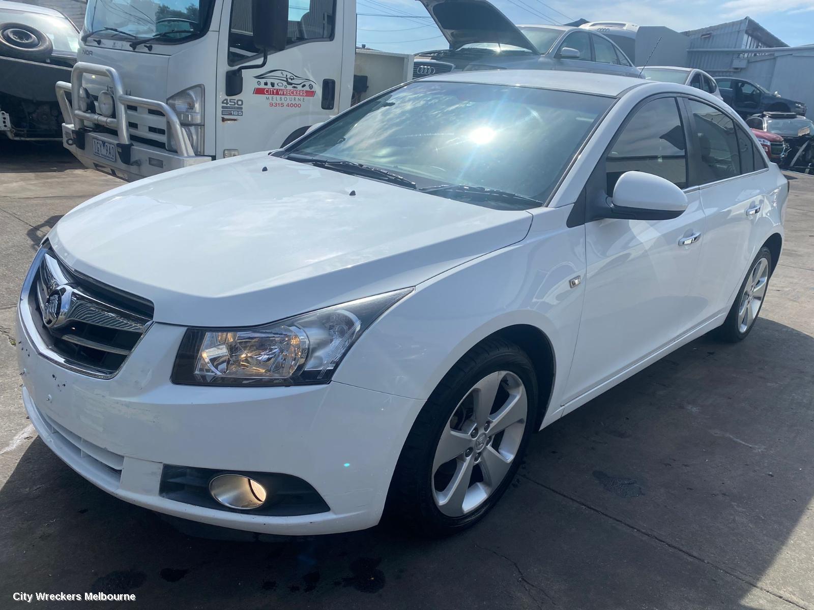 HOLDEN CRUZE RIGHT HEADLAMP, JG, 03/2009 - 02/2011