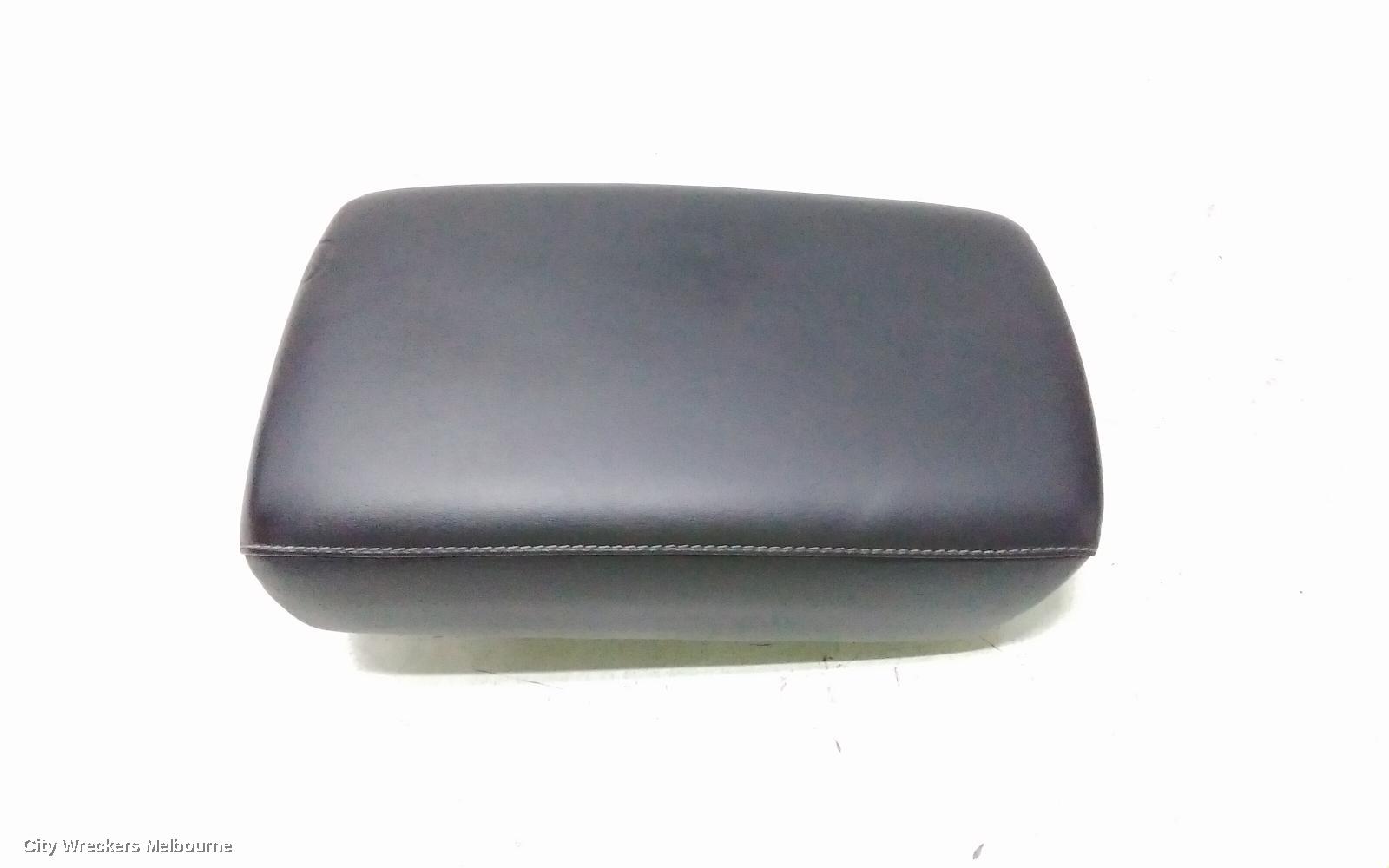 MITSUBISHI OUTLANDER CONSOLE, ZM, CONSOLE LID ONLY, BLACK, 08/2021 ONWARDS