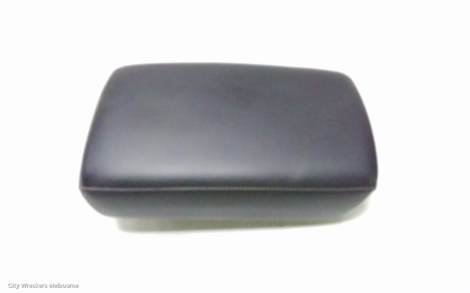 MITSUBISHI OUTLANDER CONSOLE, ZM, CONSOLE LID ONLY, BLACK, 08/2021 ONWARDS